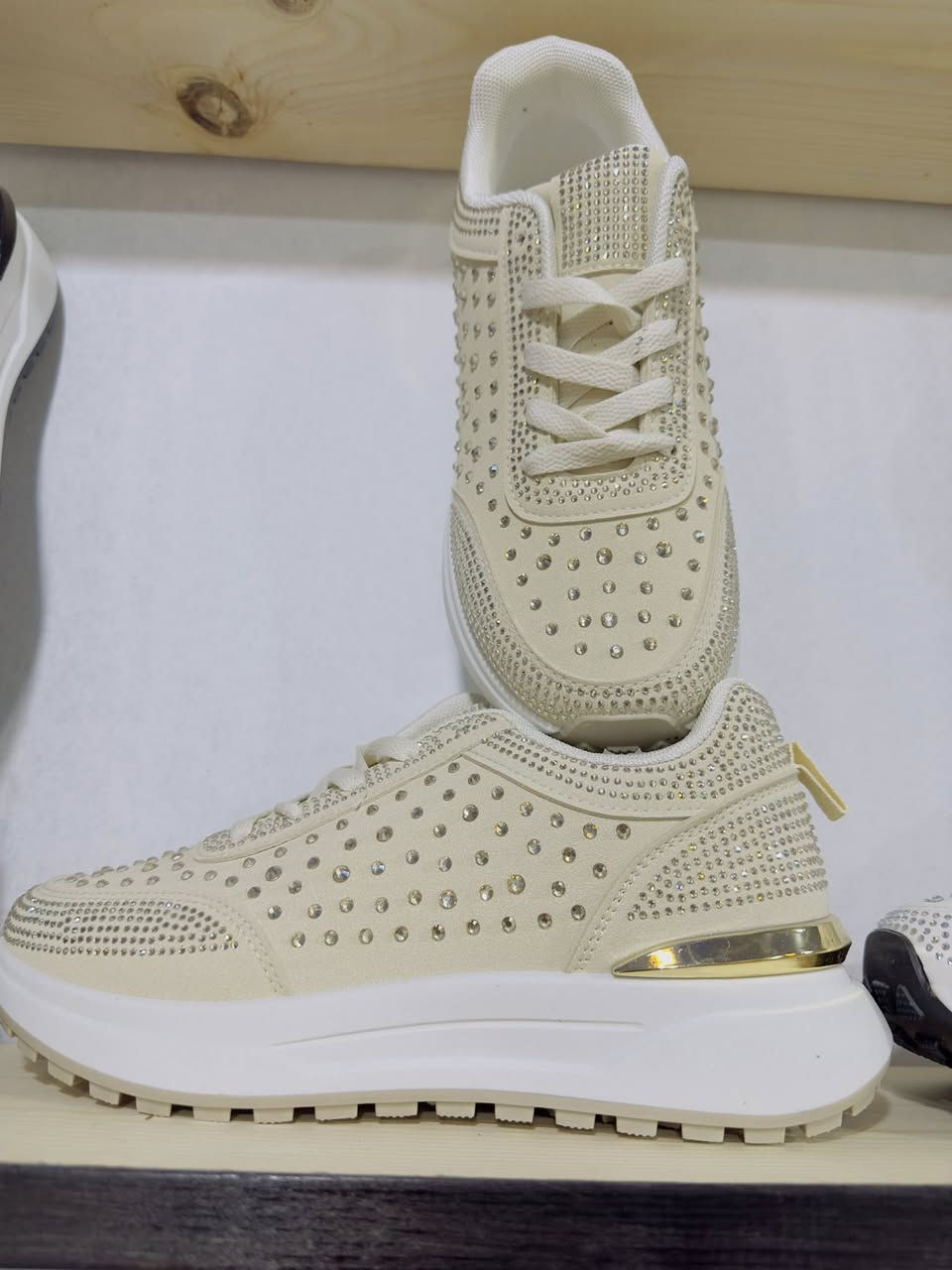 انواع الاحذيه النسائية درجه اولى
العنوان سوق الفجر الجديد القيصريه الثانيه رقم المحل 34

يوجد توصيل داخل قضاء الفجر 
***********
