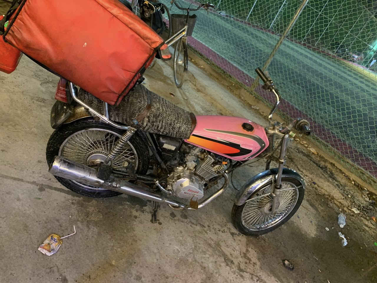 شباب دراجه ايراني سافان ٥كير سلف بس تشتغل هندر بس السلف شغال والدراجه كدامك لبيع مكاني بغداد الدوره المهديه الثانيه قرب جسر صدام الدراجه عاطله اندعمت بيه دعمه خفيفه وبعد ماركبته اشتغلت وراه يمكن بيه ماكنيت الدراجه مكينته اتخبل والله بس اني ابيعلك كوم حديد سعره ٢٠٠وبيه مجال كلش بسيط بس الشراي يخابرني ***********
