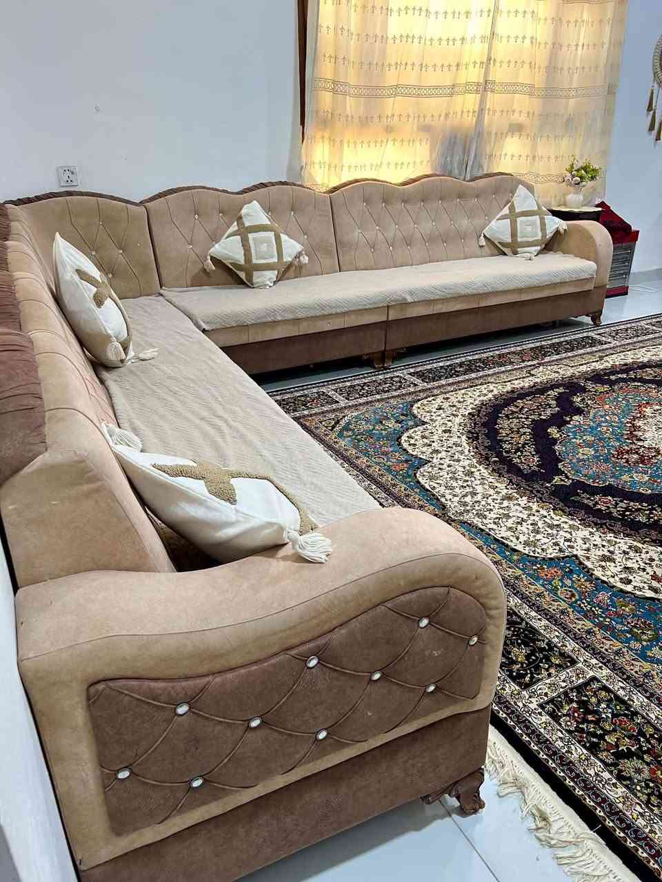 سلام عليكم ديوان 10مقاعد لبيع سعر 115بيه مجال *********** عنوان ايمام عباس
