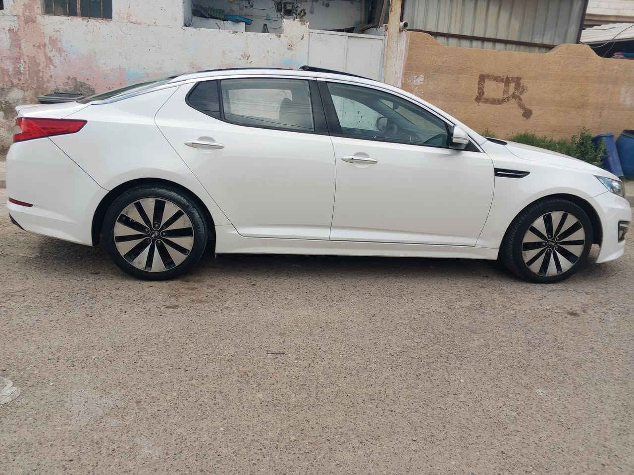 السلام عليكم للبيع (أدوات گص چنطة دخول جديد قبل يومين گملت )
أوبتيما k5 مديل 2011 فول للأخير 
بصمة 🫆 تشغيل وبصمة بوب فتحة سقف بانوراما طگتين قطعتين تبريد كير 6نمر  ومكينه دوش بانزين  وتبريد وتتفئه صدر تخم تاير جديد كهريائات كلها شغاله 
نضام ترحيب لد أمامي وخلفي كشنات كهرباء وتتفئه وتبريد ستيرن تتفئه وتبريد عدسات متحرگه مع الستيرن هواي بيها مواصفات مكاني بلد السيد محمد 
سعرها 55 وبيها مجال قليل كلش 
***********
