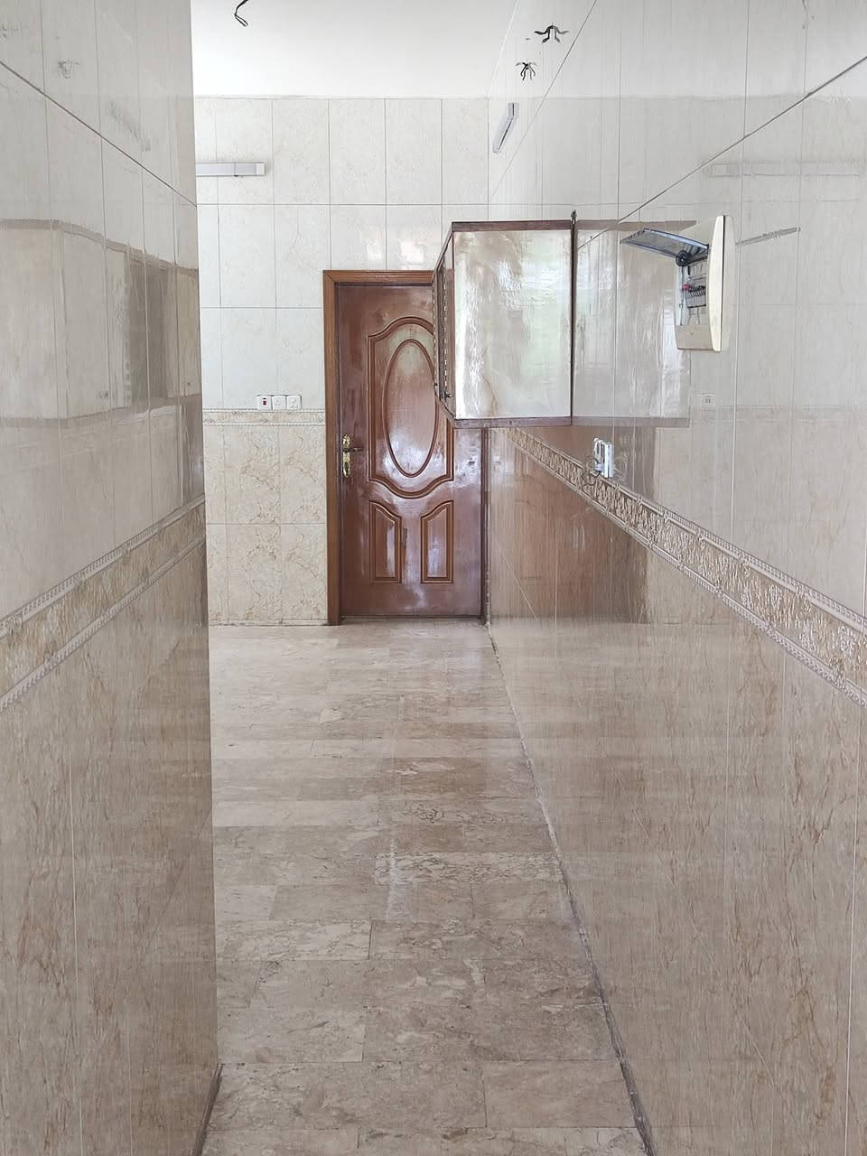 السلام عليكم
للبيع بيت المساحه 105 متر واجه 5 وربع وانزال 20 متر بيت نضيف بناء سنه 2017 

يحتوي البيت على 3 غرف نوم كبيره وخدمات عدد 2 وصاله ومطبخ وكراج البيت ارضيه مرمر 
البيت مباشر من صاحب العقار 
موقع مميز شارع 15 متر حي الإعلام قرب اعداديه التعاون 

للاستفسار الاتصال على الرقم 

***********
