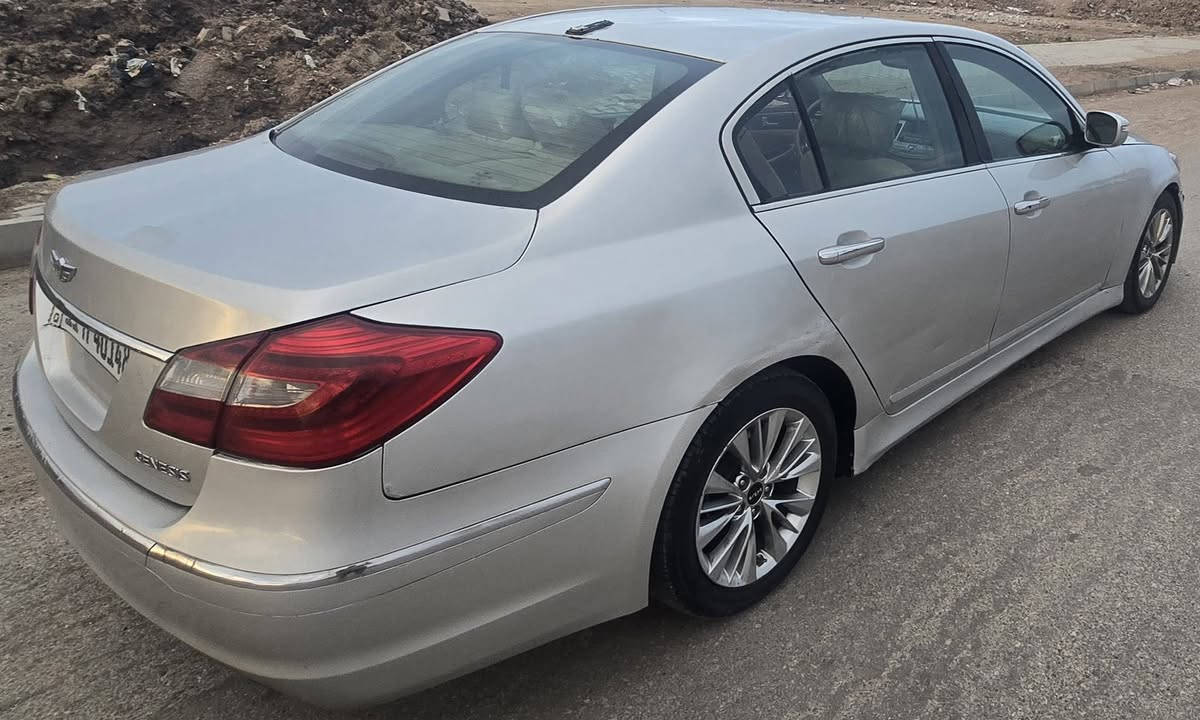 🚗 للبيع: هيونداي جينيسيس 2013
📍 مكان السيارة بلكوت مركز مدينة  /
📞 للتواصل: ***********/***********/
💰 السعر: 110 ورقة – قابل للتفاوض
🛠️ المحرك: 6 سلندر – 3800cc

⚠️ بصمه السيارة 
• وارد أمريكي
• حادثها الجاملغ الخلفي فقط
• مصبوغة احزام اثر جراد فقط 

⚙️ المواصفات: فول عده الفتحة 
• تخم تاير جديد 
• تحكمات ستيرن
• شفتات ستيرن
• تحديد سرعة
• جامات اوتو
• لايتات اوتو
• سيستم سماعات infinity ♾
• تدفئة وتبريد قطعتين 
• رادارات جانبية
• حساس أمامي وخلفي
• والعديد من المواصفات الاخرى 

📌 تفاصيل إضافية
• رقم السيارة: بغداد الدولي الجديد
• بيع امراوس حسب القناعة 
• لون السيارة: سلفري
