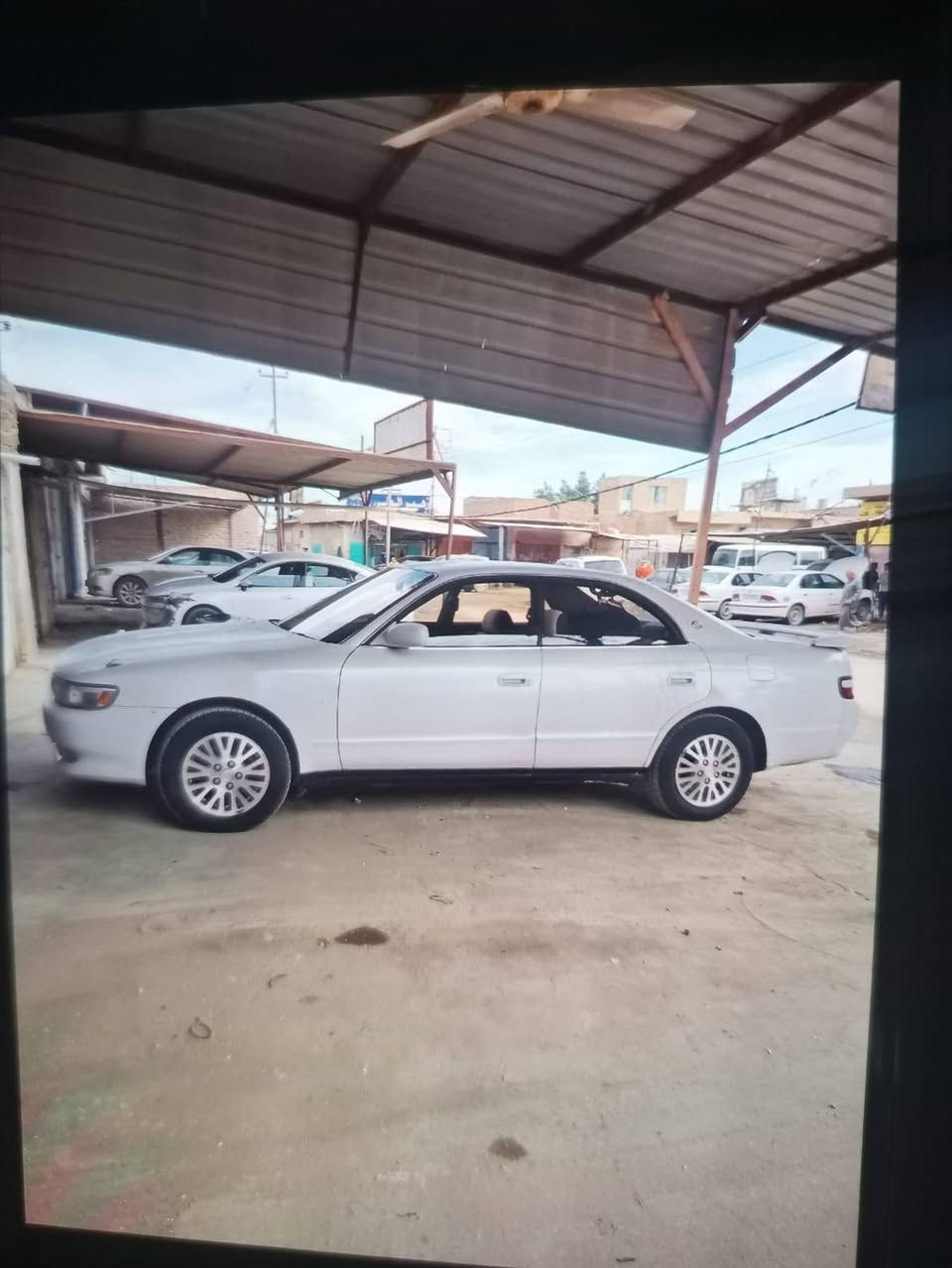 السلام عليكم ورحمة الله ♥للبيع سيارة كراون شيزر موديل 93سيارة مكفوله عد جاملغ الامامي مبدل جهت سايق سيارة مال بيت جناي تخم تاير حداديه كل جديد مكينه كير بجيس رقم كربلاء انكليزي بسمي تحويل ثاني يوم سيارة احله من صور مكان سيارة كربلاء المقدسة الاستفسار على رقم***********ملاحضه اني مكلف بنشر هذا رقم راعيهة
