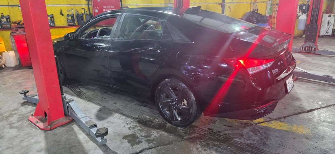 النترا موديل 23 اسود وارد امريكي طختها كان ملغ امامي وباب سائق الدوسه الجو الباب فقط رقم كربلاء تحويل ثاني يوم 
***********
