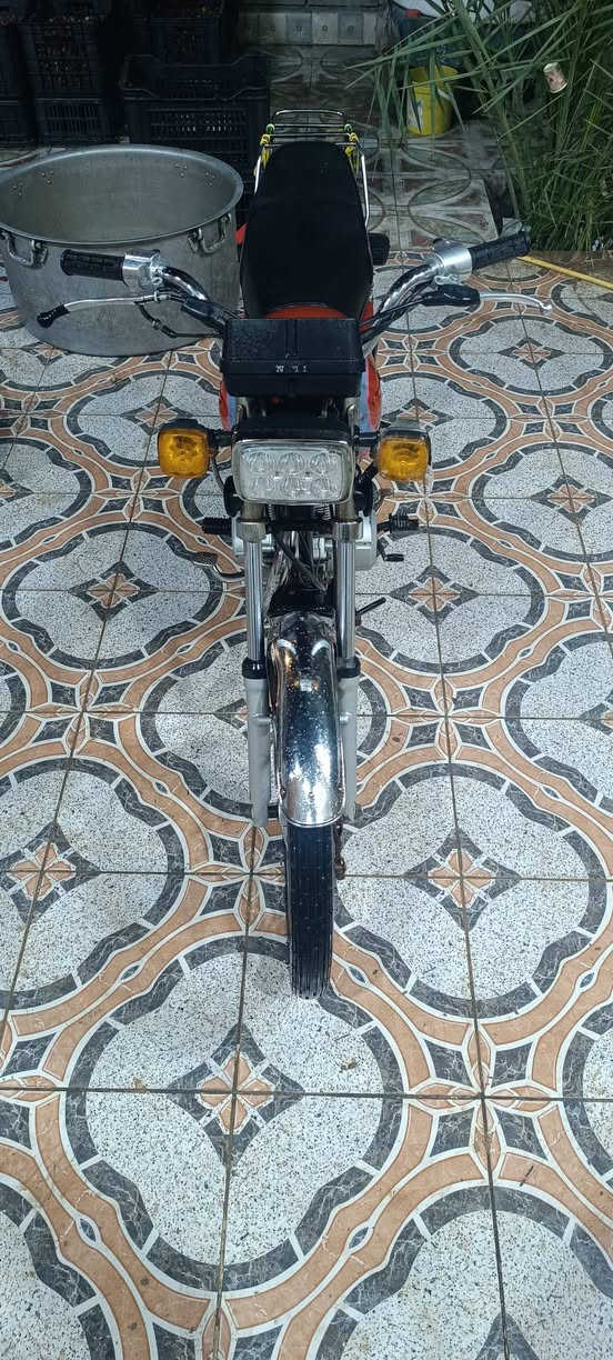 🚨 للبيع دراجة نارية 🚨
🔹 النوع: أرشا (إيراني)
🔹 الموديل: 2022
🔹 طالعة من الوكيل: 2024
🔹 الرقم: موجود
🔹 السنوية: موجودة
🔹 الحالة: ما ناقصها شي، شغل وتشغيل
🔹 الملاحظات: جاهزة للاستخدام بدون أي صرف
💰 السعر: 1,250,000
📉 قابل للتفاوض للجادين فقط
📍 العنوان: البصرة – أبي الخصيب
📱 واتساب: ***********
