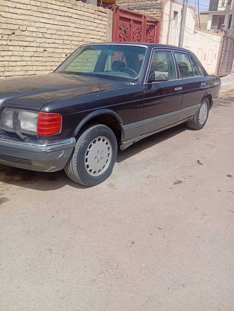 السلام عليكم سياره مرسيدس للبيع سعر 60 ورقه بيها مجال العنوان كربلاء حي الميلاد محرك  بلادي*********** الموديل 1989
