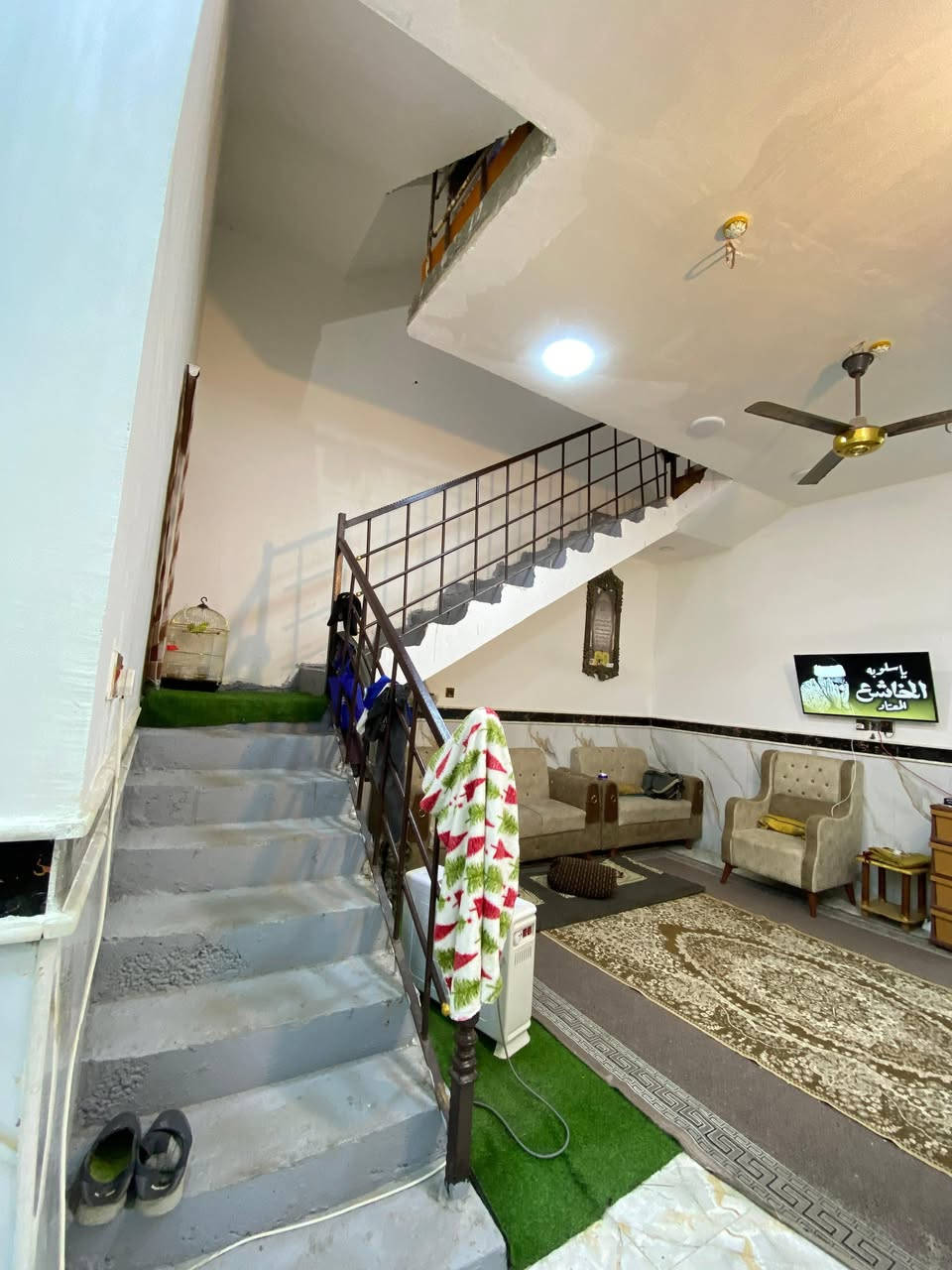 سلام عليكم بيت ١٠٠ متر طولاني طابقين غرفتين فوك مطلوب إسكان السعر ١٢٠ مطلوب إسكان ٤٥ الباقي ٧٥ حي الغدير العابرات قريب على الاربع سايدات مال شارع البناني الاتصال ***********
