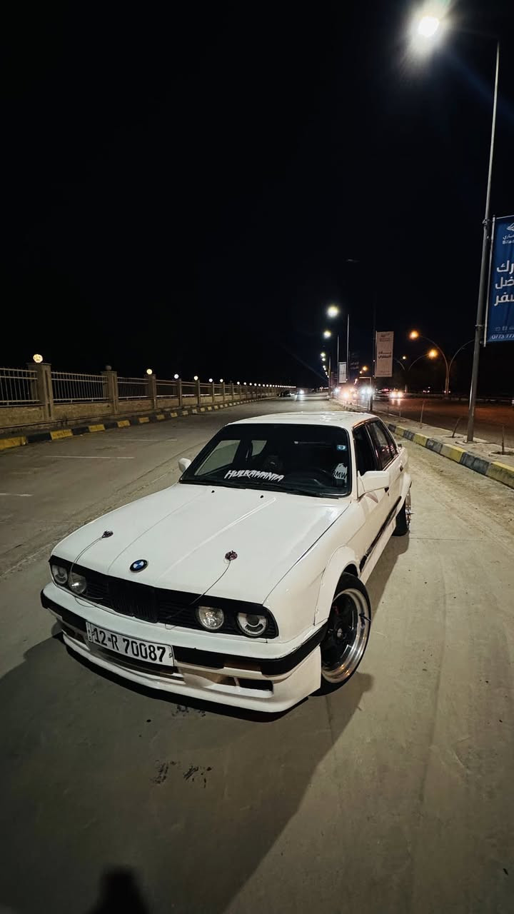 E30
مكينه 18 حشوه 20 
سياره بأسمي رقم الجديد هزه كابون بيها
رقم نينوى 
صالنصه رياضي ريمونت 
طخم ويل (ويلد) حجم 17 تايرات جدد
السيارة نصبتها تسولف وبلحقيقه بعد احلا 
مصروف عليها حيل 
سنتر لوك 
طخم سبيسر
بيها عمل نفاخات امامي خلفي
بيها نواقص حيل بسيطه 
مكان السيارة موصل واني شرعيها 
سعرها 34 
***********
