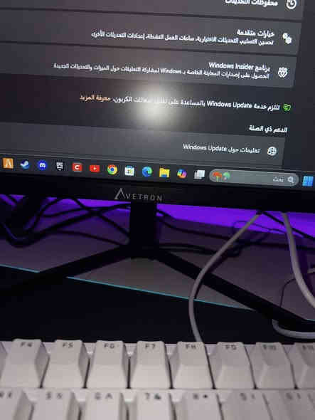 ⸻

🎮💥 للبيع حاسبة ألعاب احترافية متكاملة – أداء خارق وتصميم فخم 💥🎮

🚀 مواصفات الجهاز الأساسية:
 • 🔹 المعالج (CPU): Intel Core i5-12400F – الجيل الثاني عشر (12th Gen)
أداء مذهل في الألعاب والبرامج الثقيلة مع 12 نواة وسرعة تصل إلى 4.4GHz Turbo
 • 🔹 اللوحة الأم (Motherboard): ASRock H610M-HDV/M.2 R2.0
تدعم أحدث تقنيات التخزين والرام، مستقرة جدًا للألعاب والاستخدام الطويل
 • 🔹 كارت الشاشة (GPU): NVIDIA GeForce RTX 4060 8GB
كارت قوي جدًا لتشغيل كل الألعاب الحديثة على إعدادات Ultra بدقة 1080p و 1440p
يدعم تتبع الأشعة (Ray Tracing) و DLSS 3 لأفضل أداء وجودة رسومات
 • 🔹 الرام (RAM): 16GB DDR4 بسرعة عالية (قابلة للترقية)
 • 🔹 التخزين:
 • SSD رئيسي (C:) بسعة 230GB لتثبيت النظام والألعاب
 • SSD ثانوي (D:) بسعة 234GB لتخزين الملفات والمشاريع
سرعة تشغيل خرافية – يشتغل النظام خلال ثوانٍ فقط

🧊 نظام التشغيل: Windows 11 Pro 64-bit
🎮 DirectX 12 Ultimate لتجربة ألعاب انسيابية بدون تقطيع

⸻

🖥️ الشاشات:
 • شاشة AVETRON قياس 24 بوصة بدقة عالية وألوان واقعية
 • شاشة HP ZR2240w مثالية للبث أو المراقبة الجانبية أثناء اللعب

⸻

⌨️ الملحقات (Gaming Gear):
 • كيبورد AVAZZ بإضاءة RGB احترافية ولمسة مريحة
 • ماوس Redragon M913 Impact Elite لاسلكي RGB بعدة أزرار قابلة للبرمجة
 • ماوس باد أسود RGB متعدد الألوان بإطار مضيء أنيق
 • سماعة FANTECH HQ52S TONE+ RGB صوت محيطي واضح مع إضاءة مذهلة
 • ميز أبيض على شكل حرف L بتصميم عصري ومساحة كبيرة لترتيب الشاشتين والملحقات

⸻

📍 الموقع: كربلاء شهداء سيف سعد 
💰 السعر: 1,300,000 دينار عراقي (قابل للتفاوض للجادين فقط)
رقم موبايل ***********⚡
🧩 جاهزة للتجربة أمام المشتري – الأداء مضمون 100٪

📩 للتواصل عبر الخاص أو التعليقات 🌟
لا تفوت الفرصة، الجهاز شبه جديد وبأداء ممتاز للألعاب، التصميم، والبث ال
