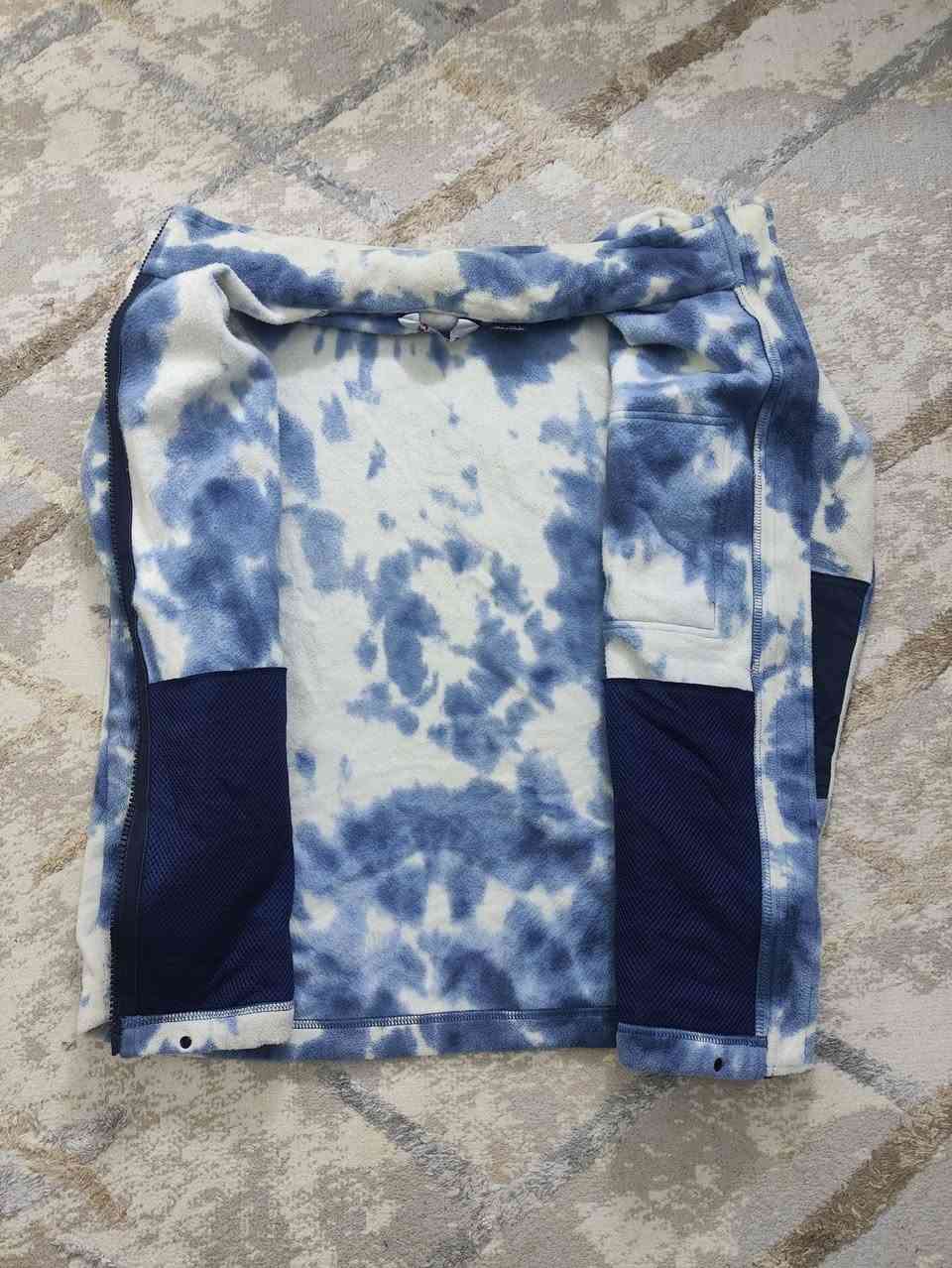 Berghaus ✔️✔️
باله اورجنال %100
نظافة %100 
 L القياس 
60cm عرض الصدر
70cm الطول  
يتوفر توصيل 6 الاف لجميع محافظات العراق 🚙


**إذا كنت صاحب هذا الإعلان وتريد حذفه لأي سبب، رجاءا أرسل رسالة إلى الدعم الفني**