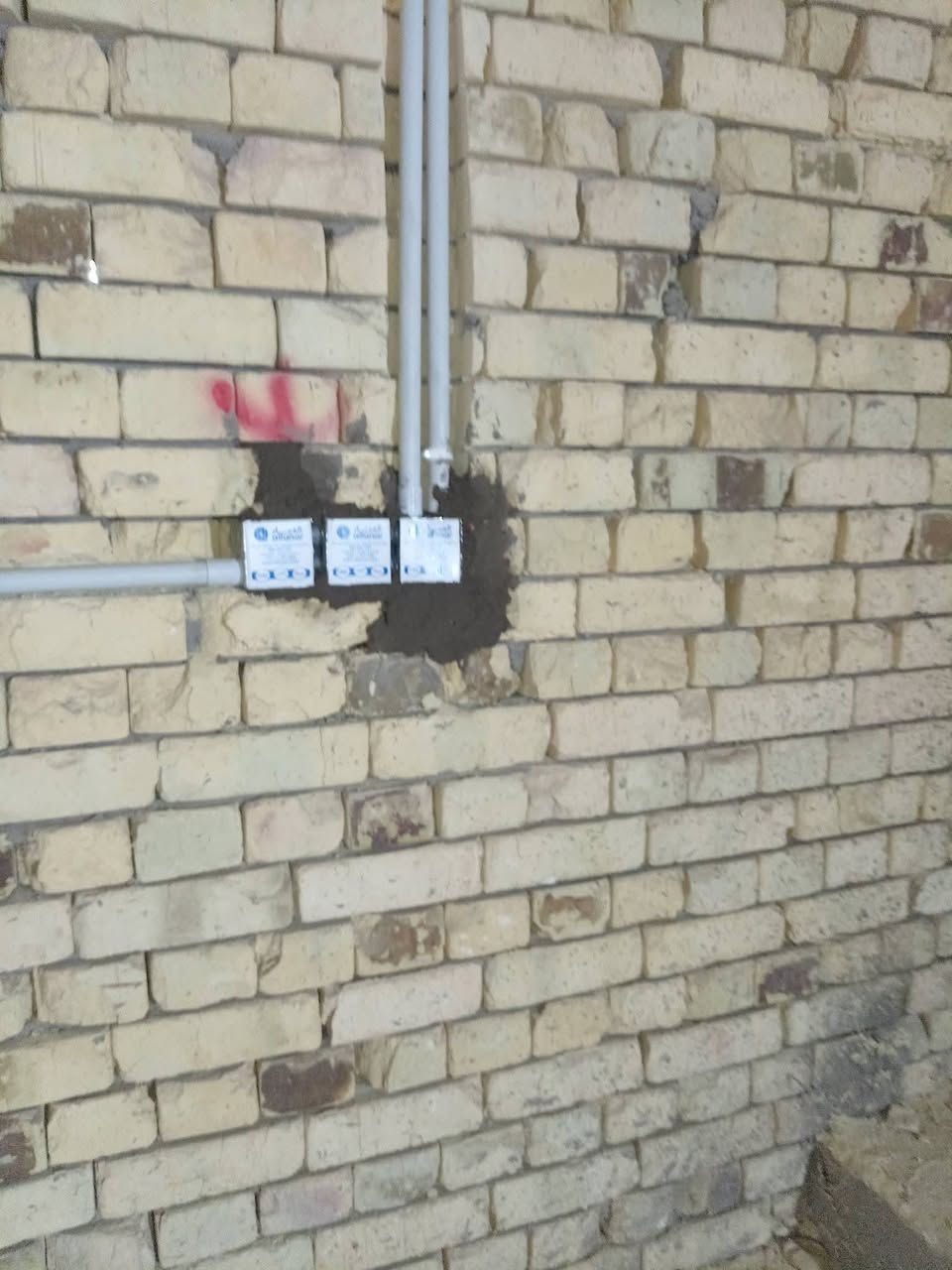 السلام عليكم عامل كهربائي متفرغ للعمل عندي خبرة بالكص اوتسليك وتركيب الانابيب تكعيد بكسات تكعيد بدي سيركت بنلات  مكاني بصره  مركز المدينة  حي الاصدقاء ماعندي وسيله نقل اشتغل باليوميه
هذا رقمي بيه وت ساب ***********
