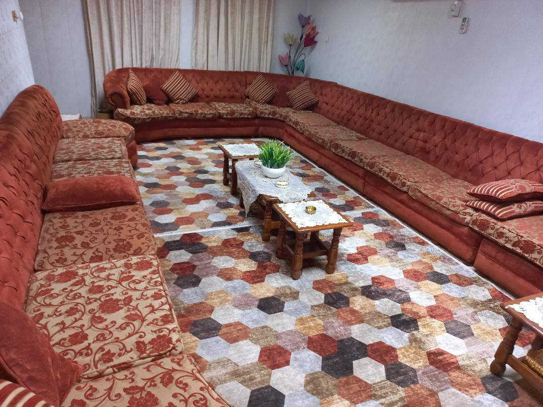 قنفات كويتي 14متر كلش نضيفات سعر700وبيهن مجال وزوالي   ٢يتشابهن السعر ١٥٠وبيهن مجال البصرة حي الاصدقاء الرقم ***********2
