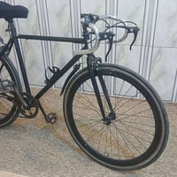 بايسكل سباق c700  اللون اسود فحمي كامل من كلشي. اي نقص ماكو   السعر  ٢...