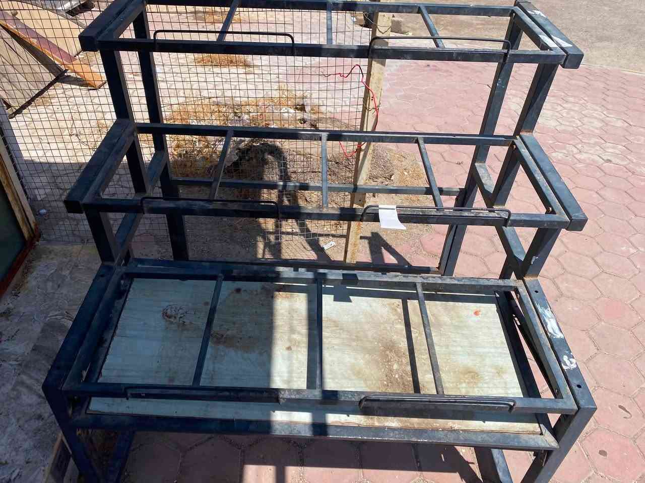 إسلام عليكم عندي رفوف شلات للبيع ‪***********‬ والسلات موجودات راسلني خاص واتساب
