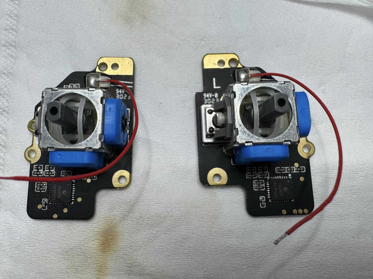 سلام عليكم
زوج عصا التحكم من gulikit
مغناطيسية لإصدار lcd

وحدة منهن فقط بوابة الاغلاق ضايعة يعني تكدر تلسقها بستيكر او لاسق عادي
سعرهن اثنينهن 30 الف


**إذا كنت صاحب هذا الإعلان وتريد حذفه لأي سبب، رجاءا أرسل رسالة إلى الدعم الفني**