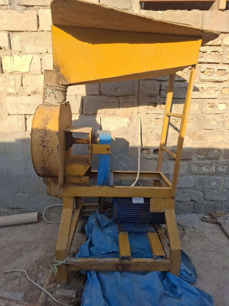 سلام عليكم  طاحونة للبيع ما مشتغله اهوايه 3 فيز كلشي تطحن ،، ***********
