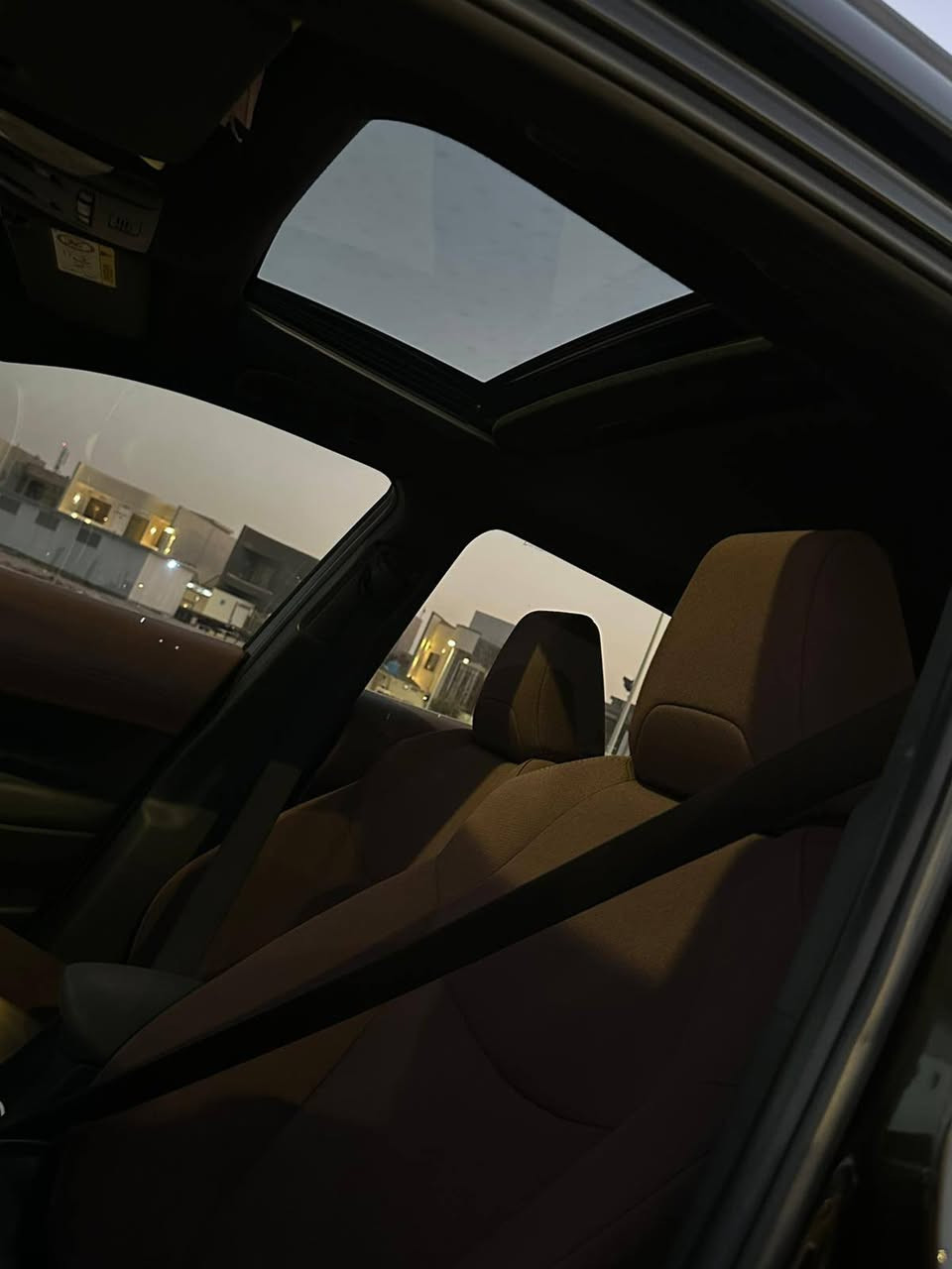 كورولا كروس هايبرد 2023 الاصلي مو صيني .. سيارة خليجيه بيها صبغ قطعتين اثر دحجات حادث خفيف 
موصفات 
فتحه
حساسات 
تبريد قطعتين
مرايات شفط
كشافات
بصمة
وضعيات قيادة 
السعر 166 وبيها مجال
السيارة منفيس بسمي بدون رقم رقمها يكلف ٢٥٠ الف معفي من الدوله
مكان السيارة البصرة 
للاستفسار ***********
