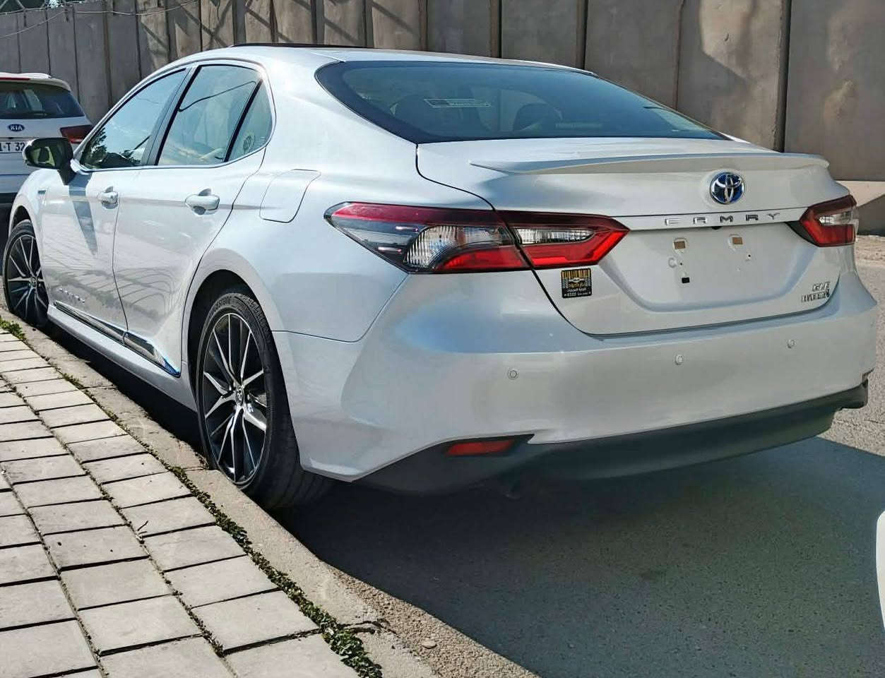 السلام عليكم 🫡
كامري خليجي وكالة عبد اللطيف جميل 
موديل 2023 
ماشية 75 
كفالة عامة وضع الشركة 
مكان السيارة بغداد 
للإستفسار 
☎️ ***********
📞***********
