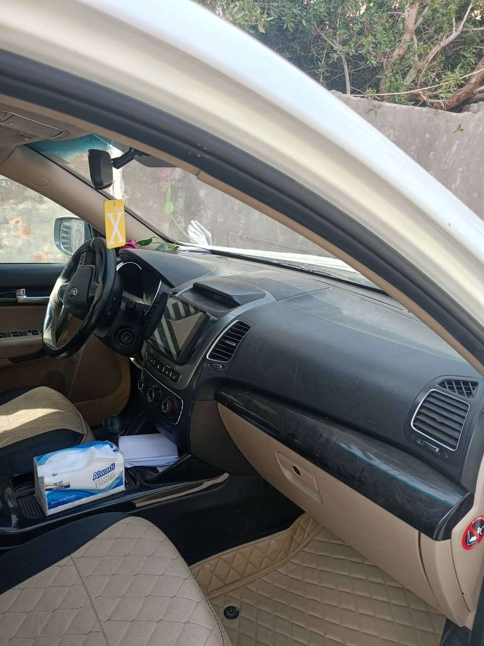 السلام عليكم  سورنتوا خليجي بغداد باسمي اربعة سلندر مكفولة من الضربة سنوية وهزة جديد موديل 14 مكاني بغداد 
***********
