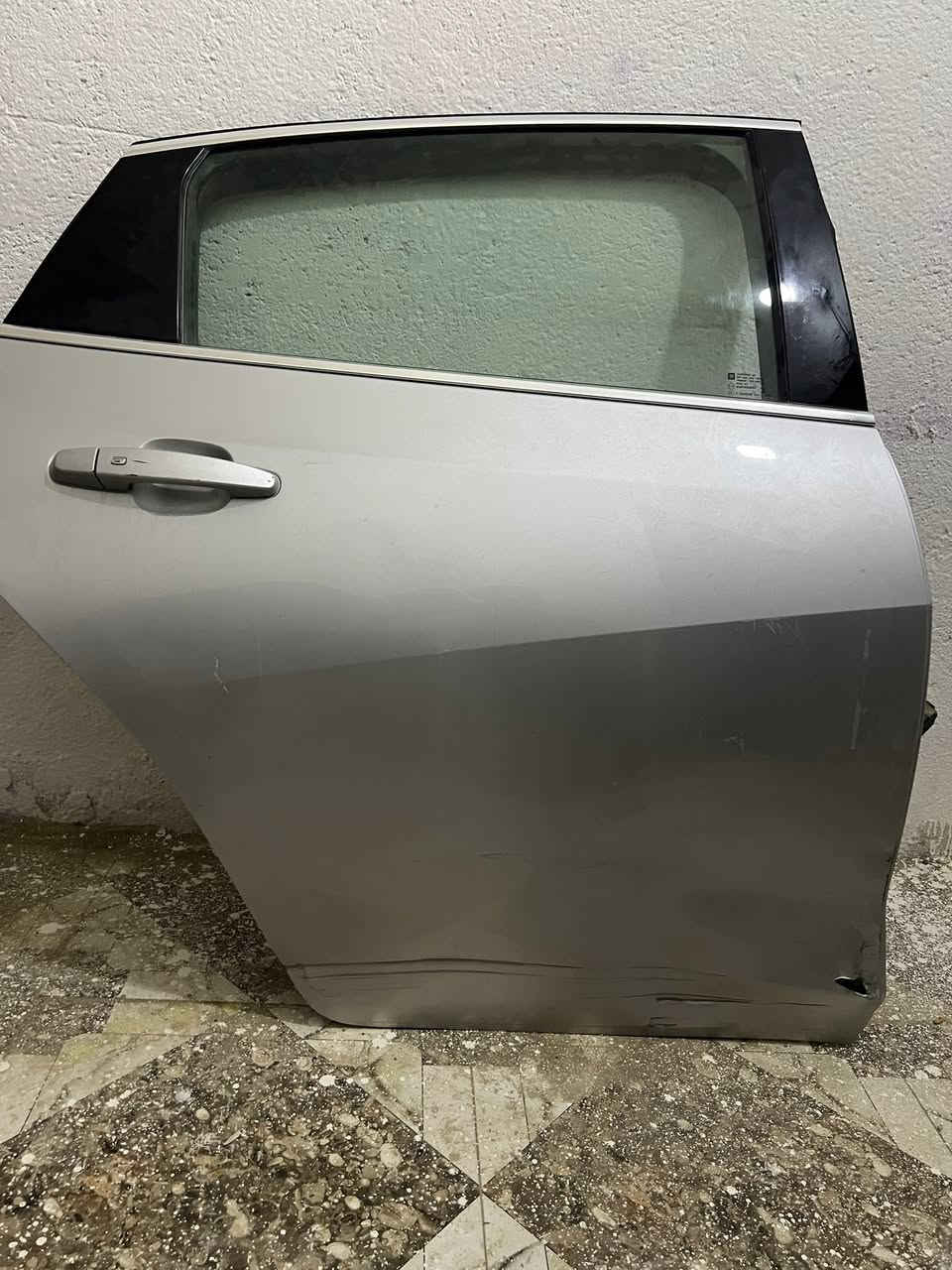 بينان ثنين للبيع اغراضهن وياهن كنترول والجام بيهن حادث موضح بالصوره سعرهن ١٠٠ لاف مكاني الناصرية 
***********
