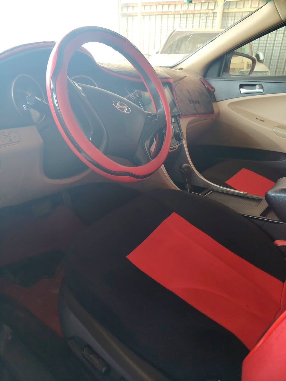 للبيع سوناتا ٢٠١١ خليجي
بيه باب سايق صبغ بدون دواخل
باقي سياره كفاله عامه
مواصفات بنوراما
شاشة كامرا خلفيه
حساس خلفي
اشاير بلمري مري شفط
مكينه ٢٤٠٠ دوش
رقم جديد
تخم تاير صدر أمامي خلفي جديد
سعر ١١٠ بيه مجال 
مكان واسط الصويره تفاصيل
***********
