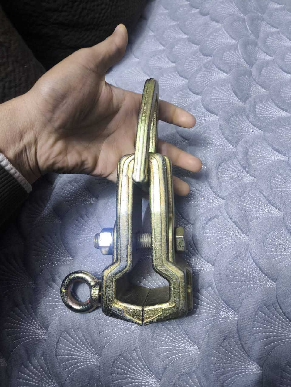 اخوان حامل بهذا الشكل وزنه ثكيلل سعره 15الف مكاني بابل وعندي توصيل
***********
