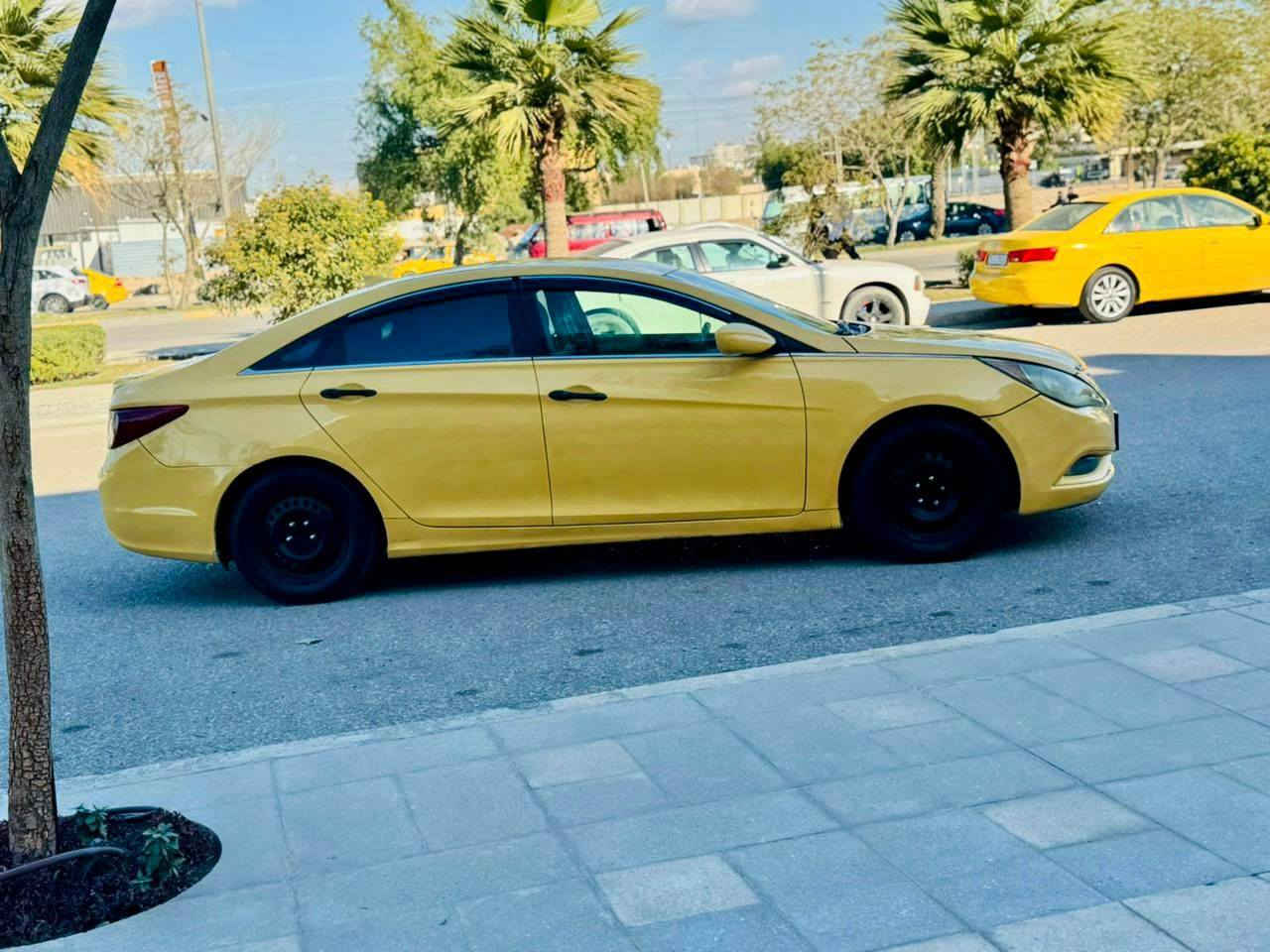 سوناتا مديل 2012 سعر 87 قابل للتفاوض الأستفسار اتصل *********** وراد أمريكي حادثها دعاميه فقط بدون دواخل والباقي كفاله عامه مواصفات شاشه كبيره تحكم ستيرن كامره خلفيه قطعتين تبريد حساسات امامي وخلفي داخل بيجي مكينه 2400 مكينه وكير مكفولات حداديه جديده تخم تاير تبريد تدفئه شغال مشروع وطني سنويه 28 مكان سياره كربلاء
