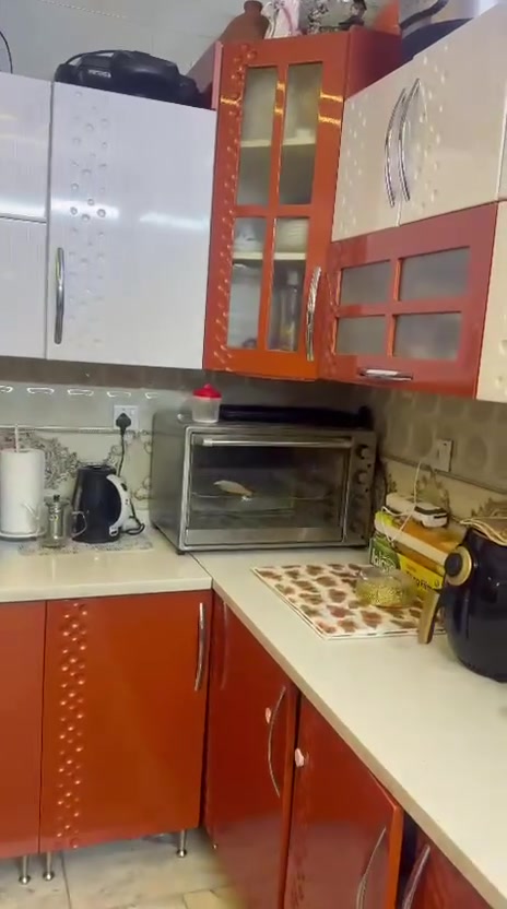 مطبخ كامل للبيع مع الطباخ و المرشحة و السنك كامل بدون نقص ونظيف ومابي اي مشكلة المكان المنصور السعر مليونين وبي مجال 
***********
