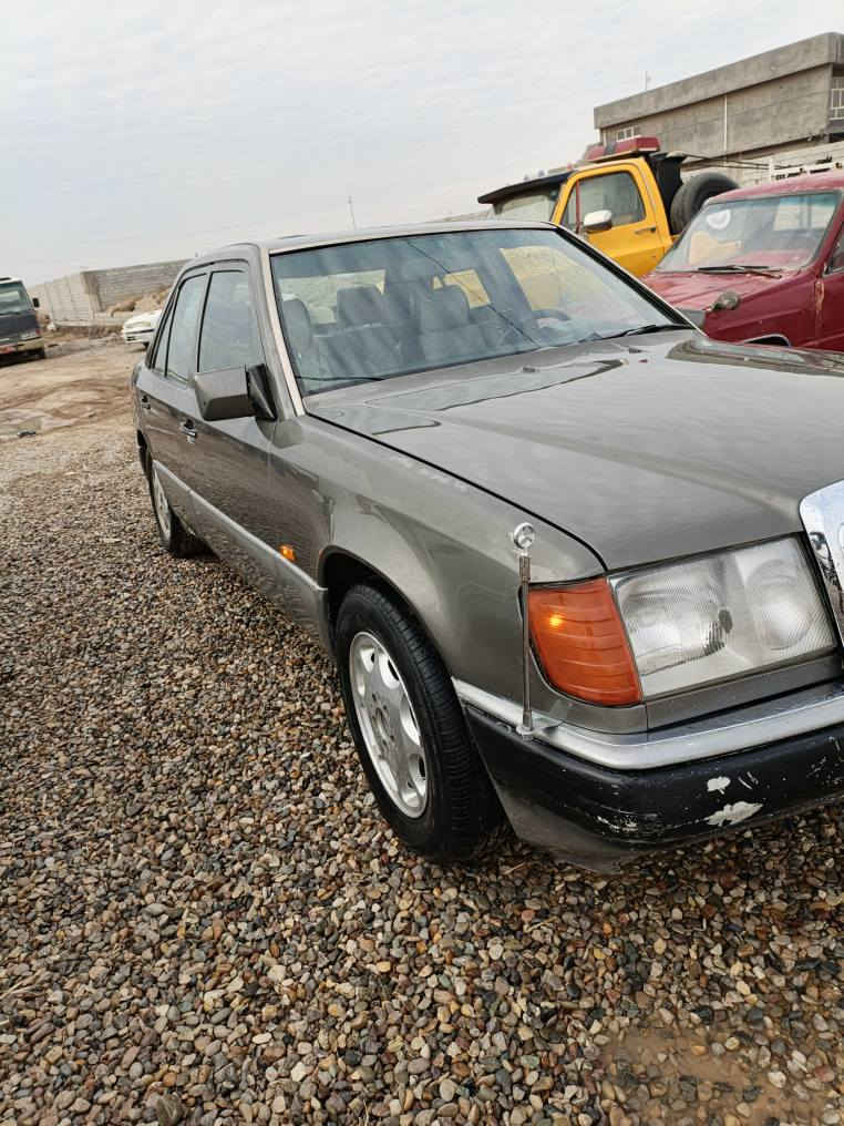 السلام عليكم
مارسدس دب 300 
الموديل 1990 
قواعد دبل شركه شرط 
محرك بطه 2500
تبريد شغال 🥶
سيارة بيها بس قطعتين صبغ
محرك كير شرط الكفاله/
سنويه بسمي تحويل مباشر 
سعر 44 ورقه وبيها مجال
العنوان ديالى خان بني سعد
*********** 📲
