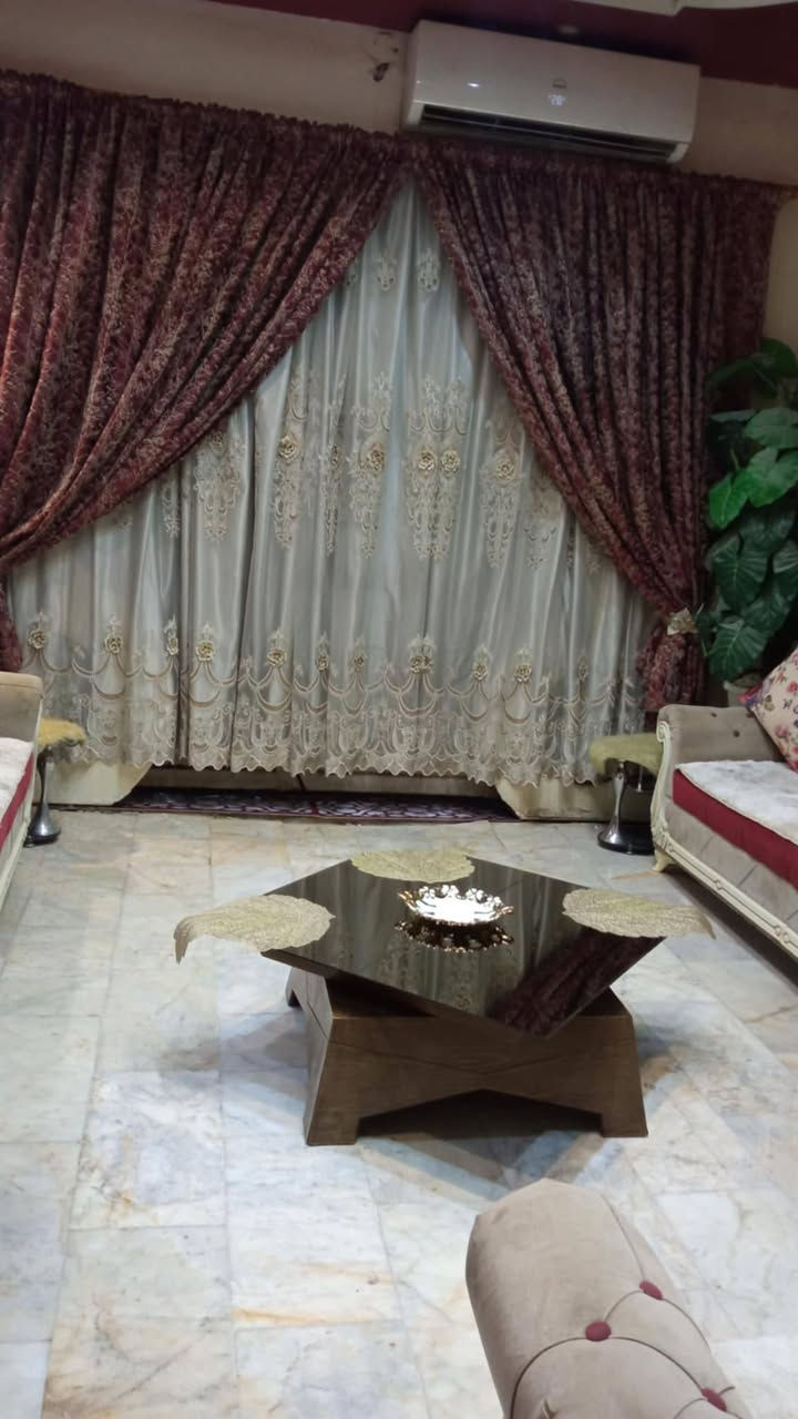 #دار_للايجار_في_حي_الفرات_مقابيل_حديقة
ايجاره 425 ماء كهرباء على صاحب الملك
تفاصيل الدار #مؤثث
#مساحة100م
#الطابق_الارضي_مطبخ_صاله_استقبال_صحيات 
#الطابق_الاول_غرفة_نوم2_صاله_صغير_صحيات
للاتصال والاستفسار اكثر
***********
