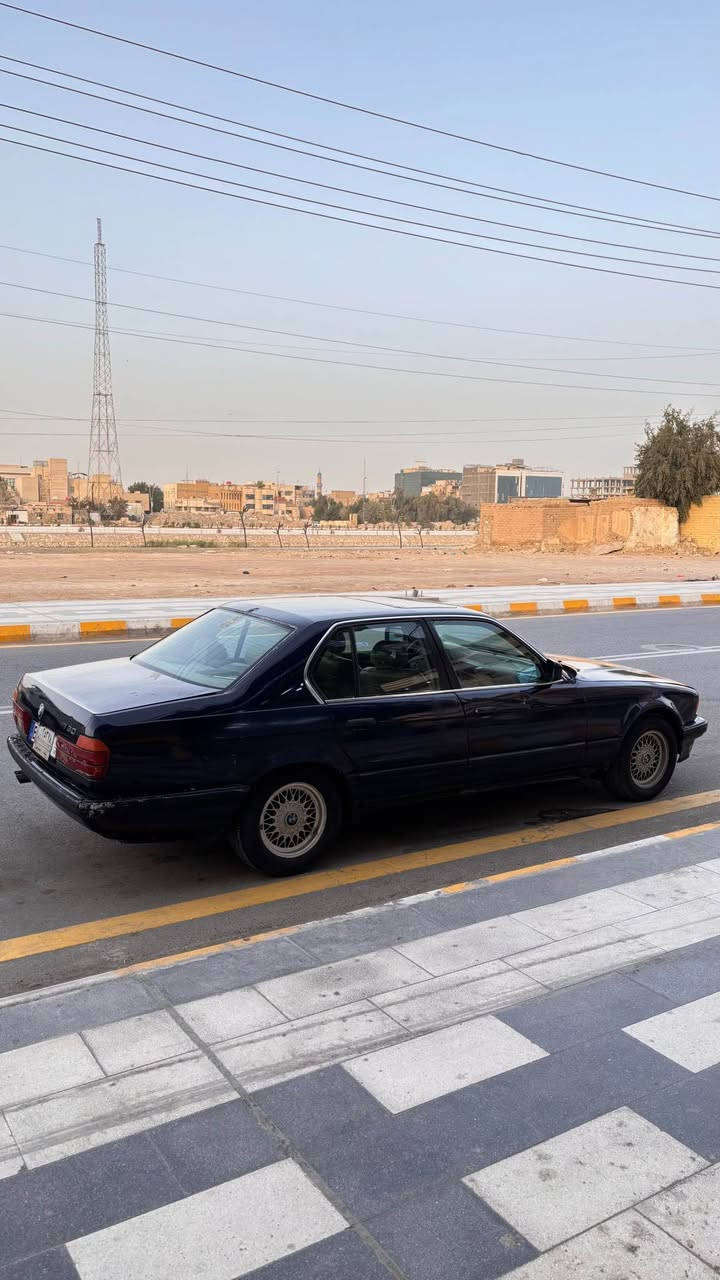 بي ام 730 موديل 1994
مكينه 3.5 مفتوح
رقم بغداد
مكينه كير كفاله
كشنات تحكم كهربائي شغال
مري تحكم كهربائي شغال
ترهم بيع ومراوس
السعر 42 وبيها مجال 
مكانها ناصرية مركز
*********** ناصرية, ذي قار

