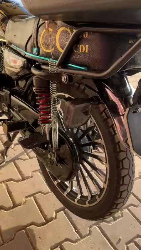 سلا عليكم دراجه سونك موديل 2026دراجه مكفوله من كلشي من كشر ومكينه وكهربائيات وبصمه دراجه نضيفه صارله شهر تقريبا اوراقه كله كامله وتاخذه من باب بيتي مكاني الطالبيه ٩٠٠ وبيه مجال ***********
