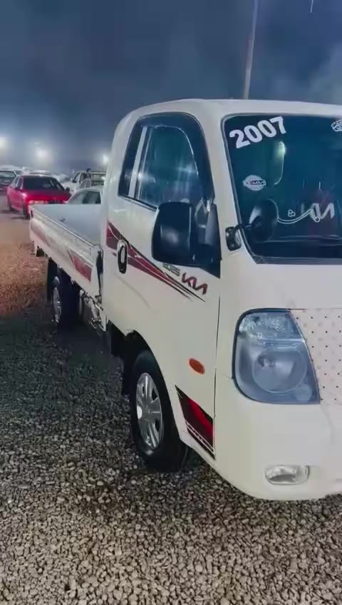 کیا مەکەینە (2700).عادی مەکینەی رەشە
مۆدیلی (٢٠٠٧)  سەنەوی دوباریە  لیدراوی نیە  سیارکە نمونەیە لە جوانی گیرو مەکینەی و اکسلی و تەقە و رەقەو هەمووی بەشەرت سیارکە زور مەزبوتە  شوین هەولیر
***********واتساپ ڤایبەر کورک
