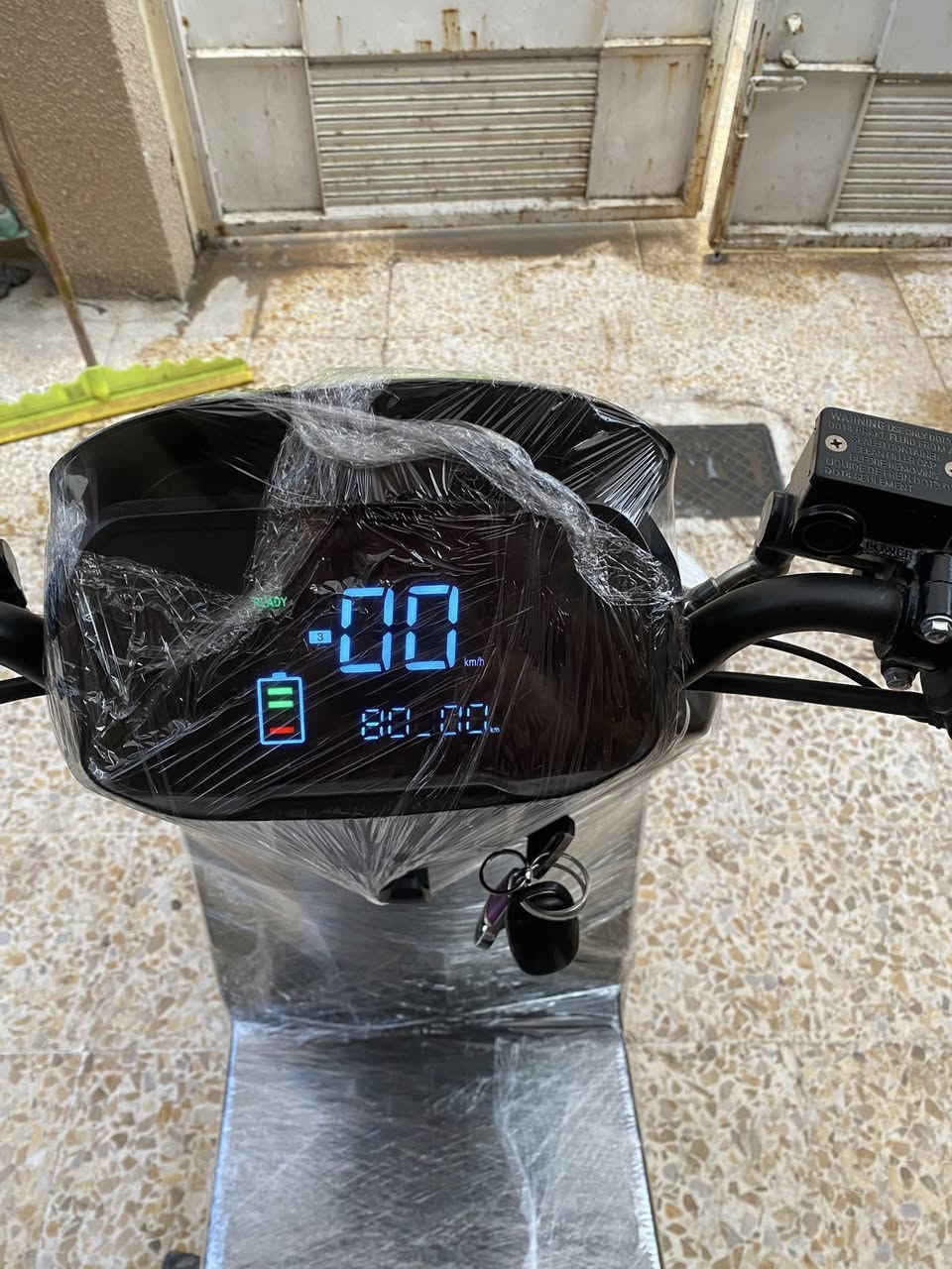 السلام عليكم
دراجه الغنيه عن التعريف 318

ملف (2000) حقيقي

السرعه الحقيقيه 85

عدد البطاريات 6 حجم كبير 

نضام الرجوع الى الخلف (R)

مثبت سرعه + لايتات عالي  (زينون)

٤ نمرات +بريك الامامي دسك + الخلفي دسك

يشتغل عن طريق البصمه + سويچ

السعر 600 وبي مجال حك جيتك


**إذا كنت صاحب هذا الإعلان وتريد حذفه لأي سبب، رجاءا أرسل رسالة إلى الدعم الفني**