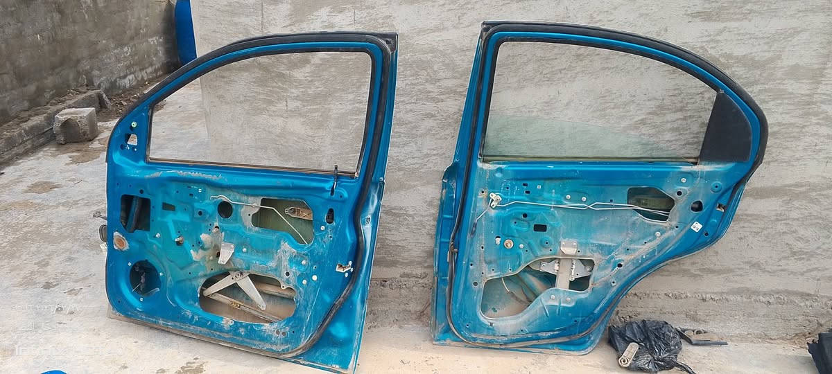 بابين افيوعكس السائق كاملات مصبوغات من الوجه أبيض مكاني الفلوجة ***********
