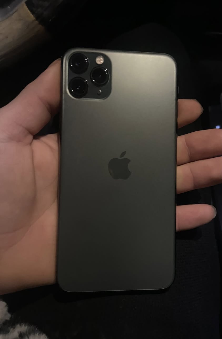 سلام عليكم شباب ايفون 11 برو ماكس بطاريه 75 جهاز شخط مابي مبدل بس شاشه اصليه ذاكره 64 سعر 300 عنوان بغداد رقم ***********
