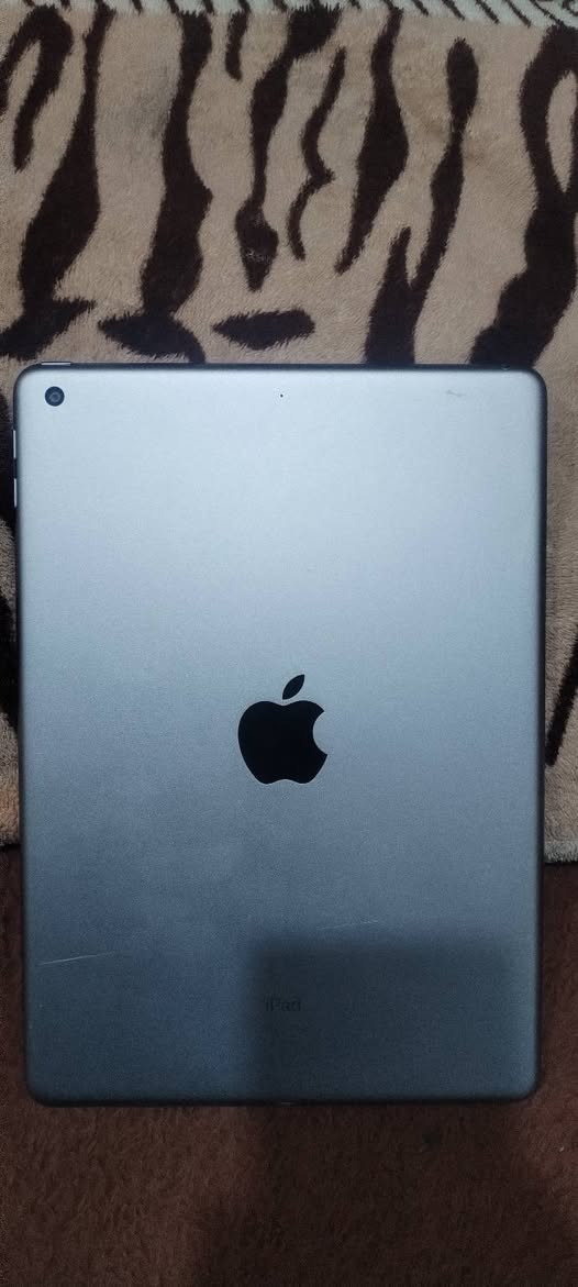 سلام عليكم ايباد ابل جيل الخامس الذاكره 32 لدراسه و العاب الخفيفه يشغل بوبجي 30 فريم اليباد نضيف كلشي مابي بدون كارتونه بس شاحنه  وياه كلشي شغال بي بصمه كامره كلشي سعره 130 و بي مجال رقمي *********** مكاني البصره الجزيره
