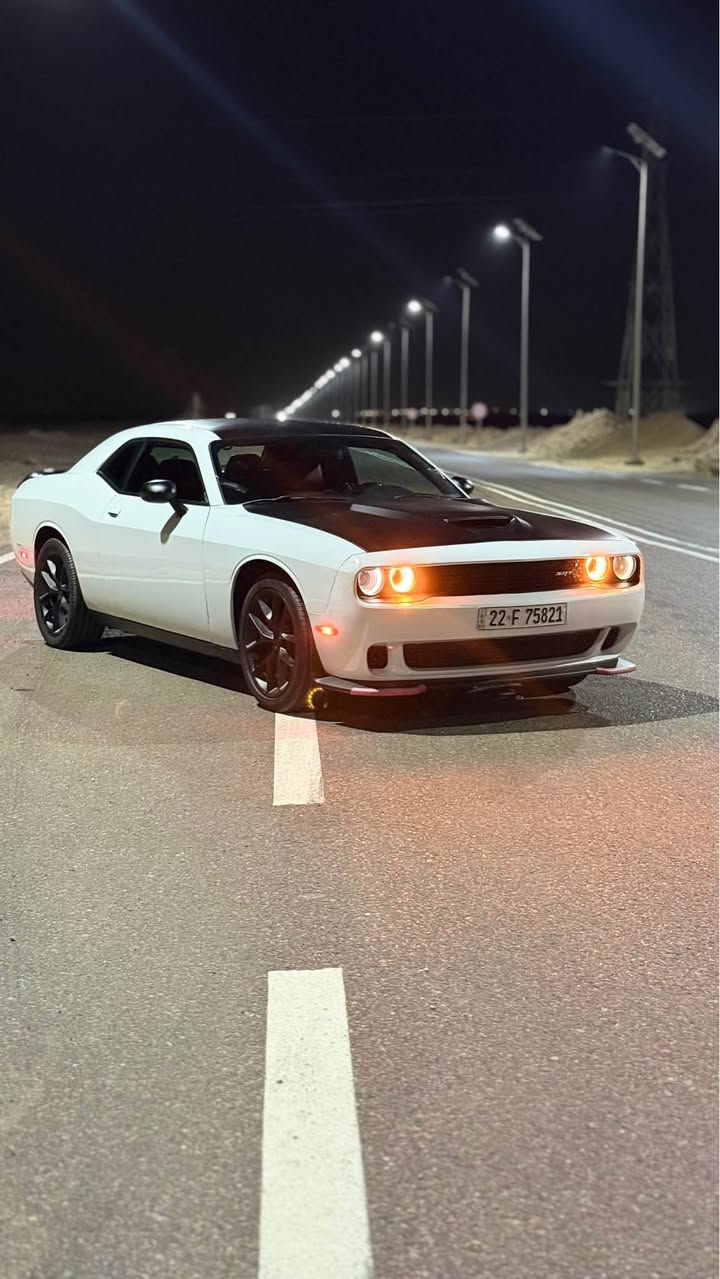 فئة السيارة Sxt موديل 2020
محدثة GT 2023
رقم اربيل هزة وسنويه جديده
حادثها جاملغ امامي وبنيد بدون ايرباگ بيها طخه بسيطة بالشاصي ومتعدله
ماشية 70 الف ميل تقريباً
المواصفات داخل جلد احمر كشنات رياضي كهرباء 
تحكم الداخل فول كهرباء ستيرن كهرباء 
شاشة كبيرة 
تخم تايرات جديد 
ويل حجم 20 اسود مال GT اصلي
كشنات تدفئة تبريد ستيرن تدفئة 
صدر السيارة كامل وجاهز 
دشبول جلد خيط احمر 
المكينة عليها ادامة قبل 20 يوم كامه 
فيت بم جديد كامل
بلكات جديد 
عليها نانو سيراميك اصلي ضمان سنتين
شادلها لد داخلي اصلي ١٢٨ لون بي ضمان سنة
 السيارة متذب عليها ربع
السعر 17,800$ وبيها مجال 
متتقارن بسعر البقية لان مواصفتها ونظافتها تختلف
مكانها بغداد او كربلاء
***********
*********** كربلاء, العراق
