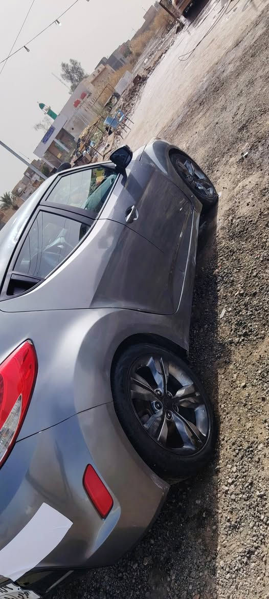 هونداي فولستر موديل 17 ادوات
متومه شمالي القديم رقم وسنويه اصلي 
كير مكينه تبريد تدفئة مكفول
كصه جنطه شغل درجه اولى 
فول مواصفات
 مري شفط  كامره خلفية شاشه اندرويد تخم تاير باتري جديد حدادية السيارة جاهزة بانزين تحكمات استيرن دواخل بالكارتون سيارة جاهزه م السعر المطلوب 42وبيها مجال
 مكانها الديوانية
***********
