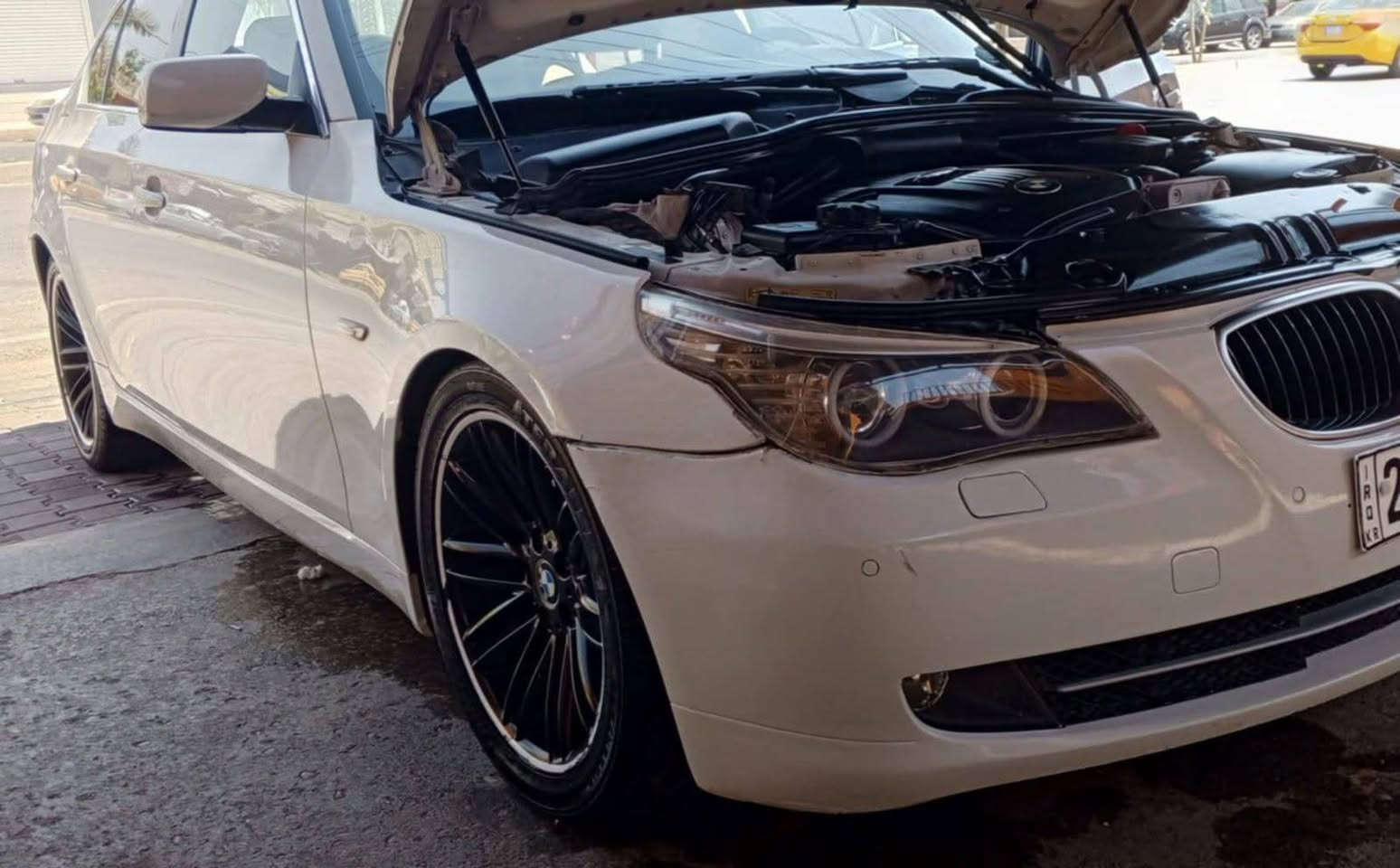 السلام عليكم بي ام ميماتي e60 530  N52 بدون كص السياره جديده وماكو دكمه نقص كلها شغاله السياره متوامه سليمانيه طبق الاصل السنويه ويا الشاصي دك حاسبه وين ميعجبك السياره بدون كص السعر 60 وبيها مجال بسيط عنواني بغداد ***********
