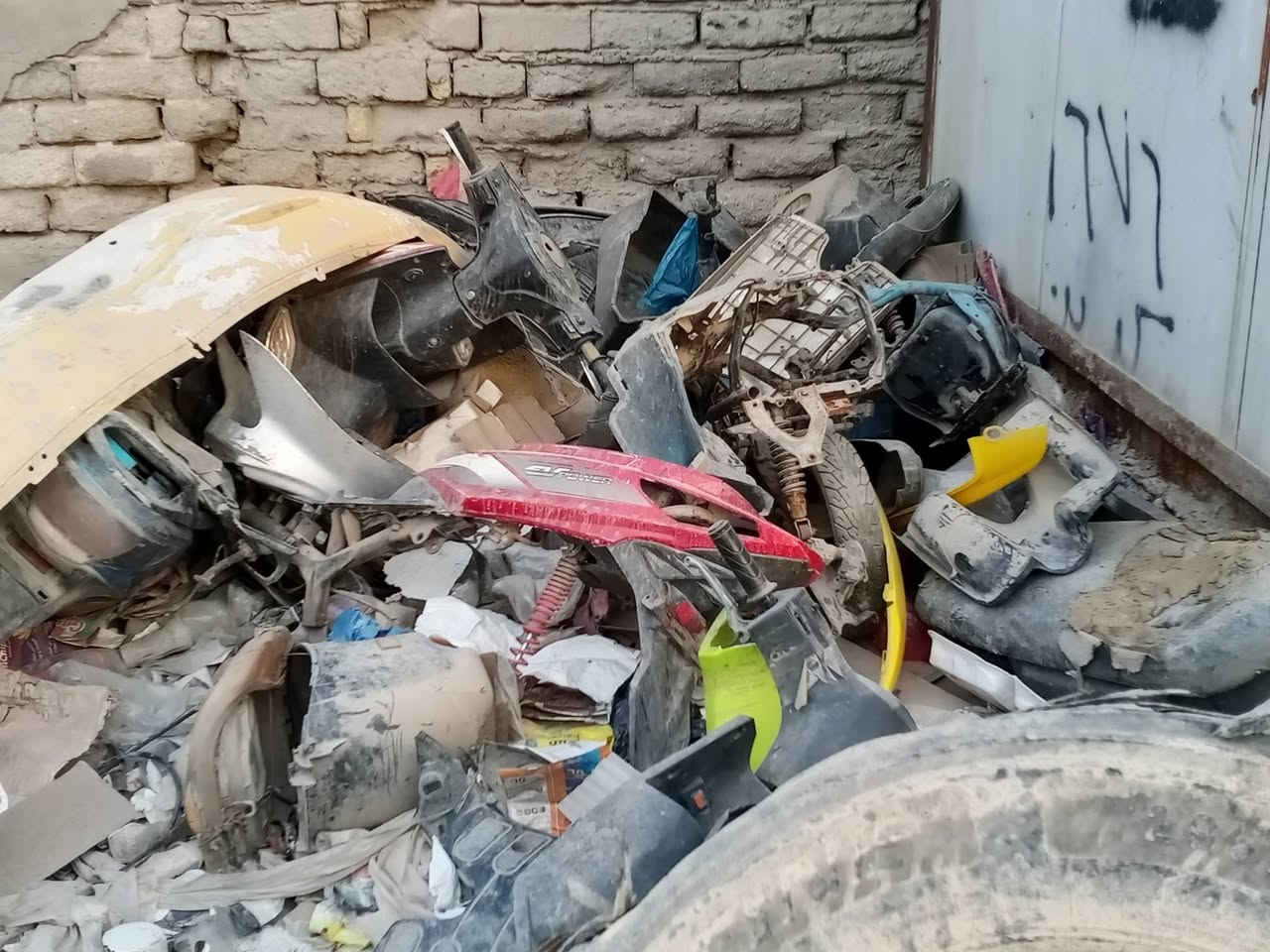 السلام عليك محل للبيع
كامل من جميع النواحي بيه غراض يوماها 

وايراني 

وستوته 

وغراض تفصيخ 

محل بيه شغل خير من الله سبب لبيع لاسباب صحيه موقع لمحل صالحيه قرب مرطبات جنه الحسين

***********
