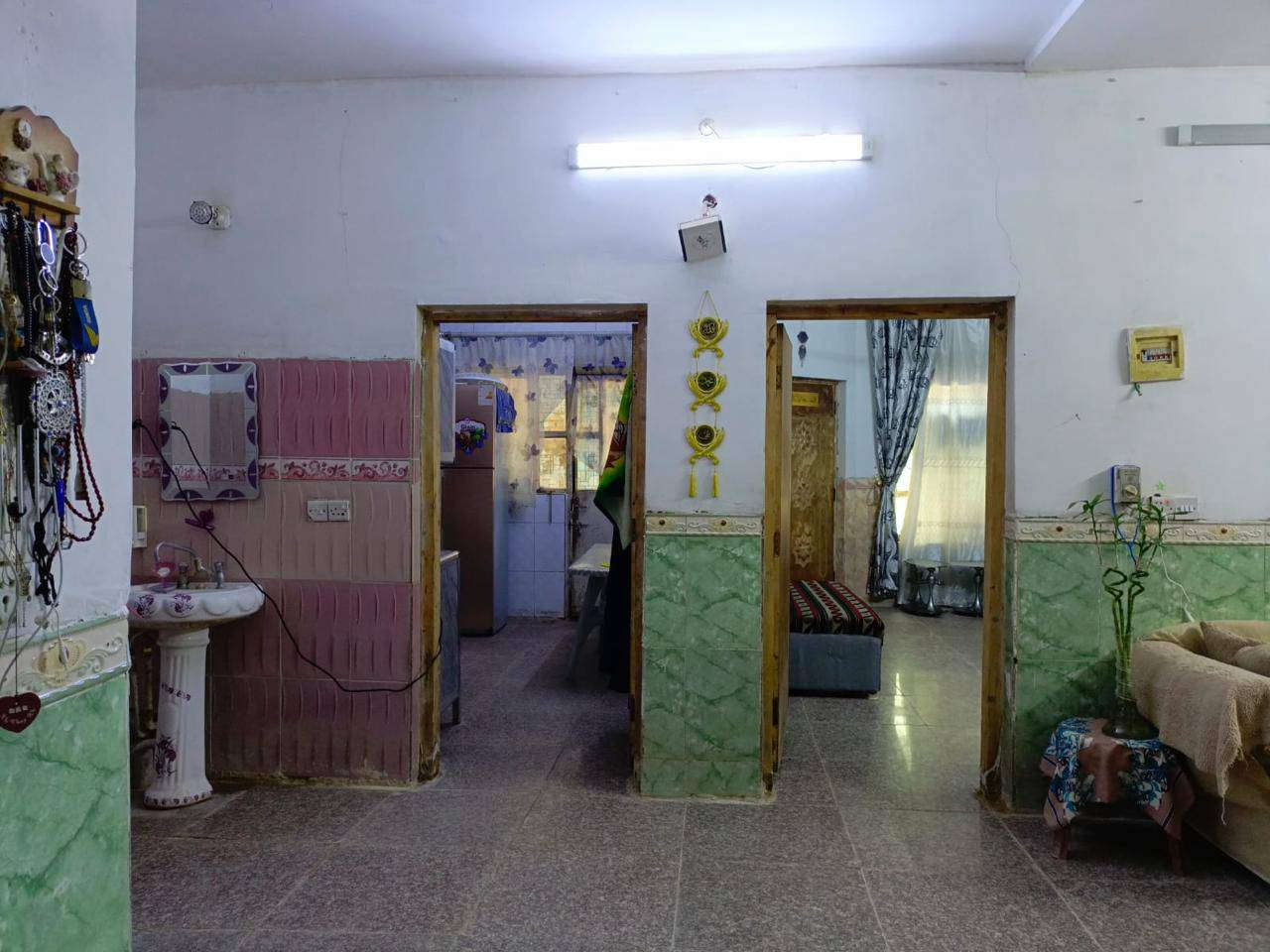 سلام عليكم  دار طابقين بالسفير قرب أسواق أبو كاظم القريشي فرع الرابع ركن للبيع المساحه ١٨٠ متر لواجه 12 متر ونزال 15 اريده ١١٥  وبيه مجال البيت ركن وتكدر تسويه بيتين ينقسم الاتصال وت ساب عله هذه رقم  ***********
