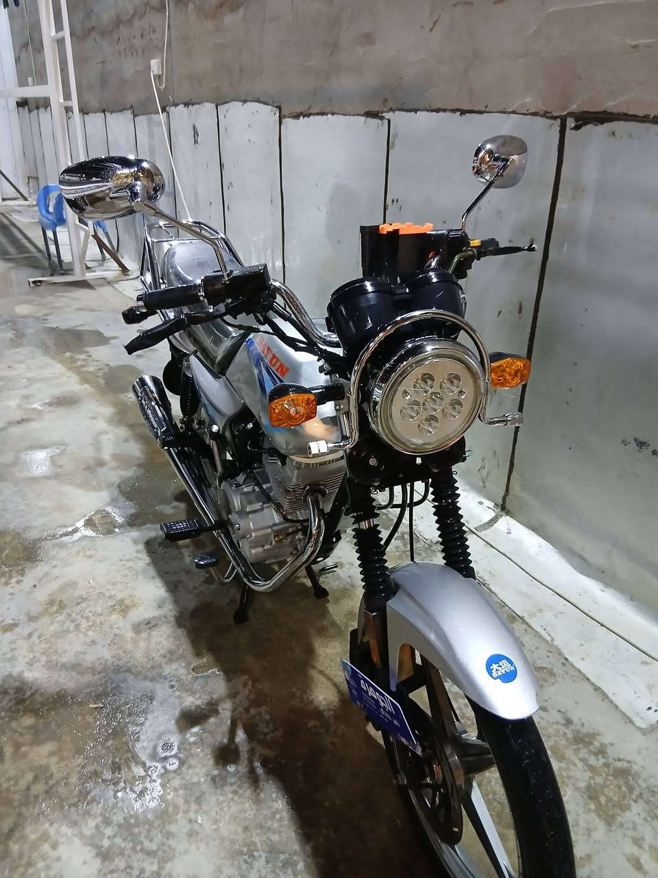 سلام عليكم دايون عضم موديل 23 اوراق اصولي محرك ما مفتوح الدراجه ماشيه بس  16 الف  الدراجه مكفوله ب1450 رقم ***********
