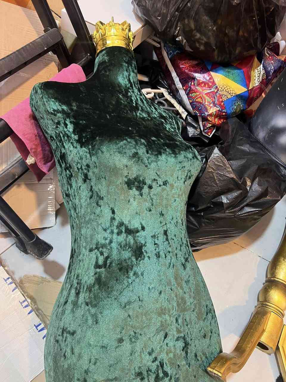 ئەم بابەتانە بۆ فرۆشتن
١ بوکی کامل 
٣ قاچ
ستاندێکی جل هەڵواسین ٣ مەتر زیاتر درێژیەکەیەتی
ستاندێکی جل هەڵواسین تر ٢ مەتر
نەرخی هەمووی پێکەوە ٢٠٠ هەزار
0770 504 5152
