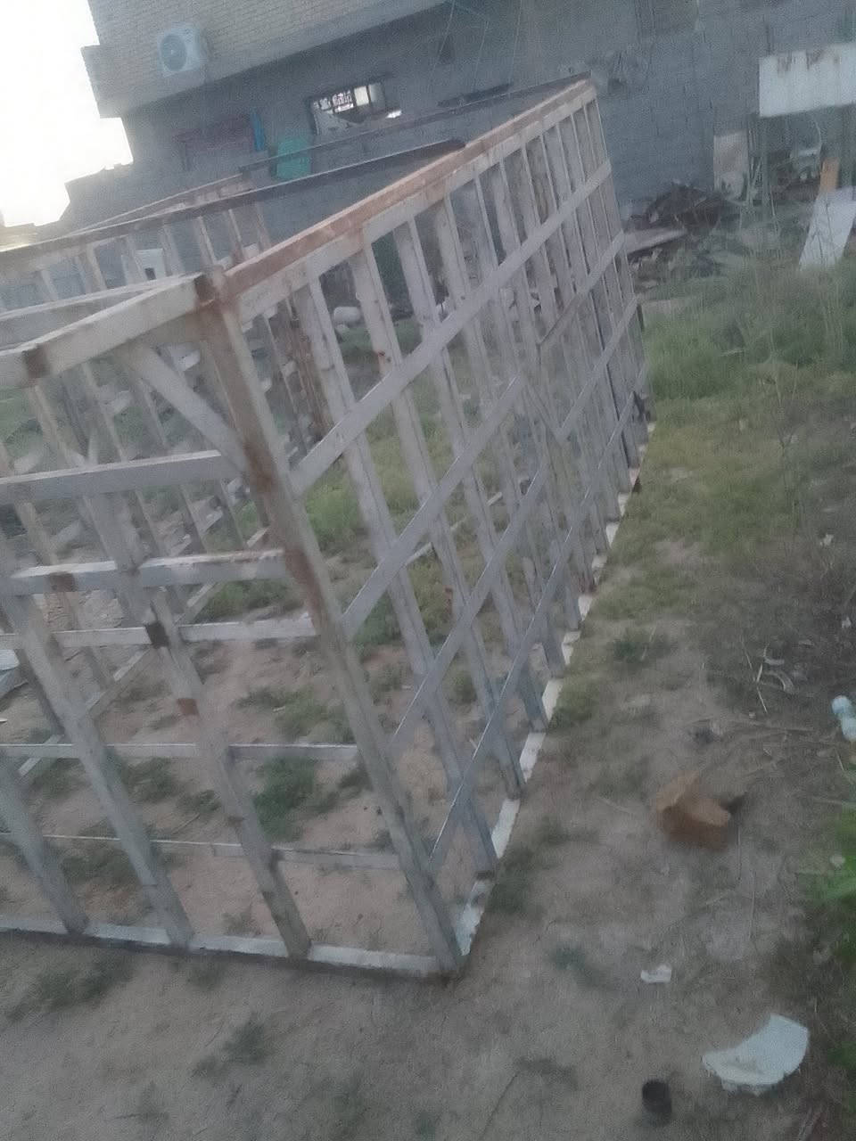 السلام عليكم محجر مال كنتر الطول ثلاثه وربع والارتفاع مالته متر و30 سم درهم على الكيا الفحل سعر مالته 750 وبي مجال كان بغداد المعامل محجر كلش نظيف ***********
