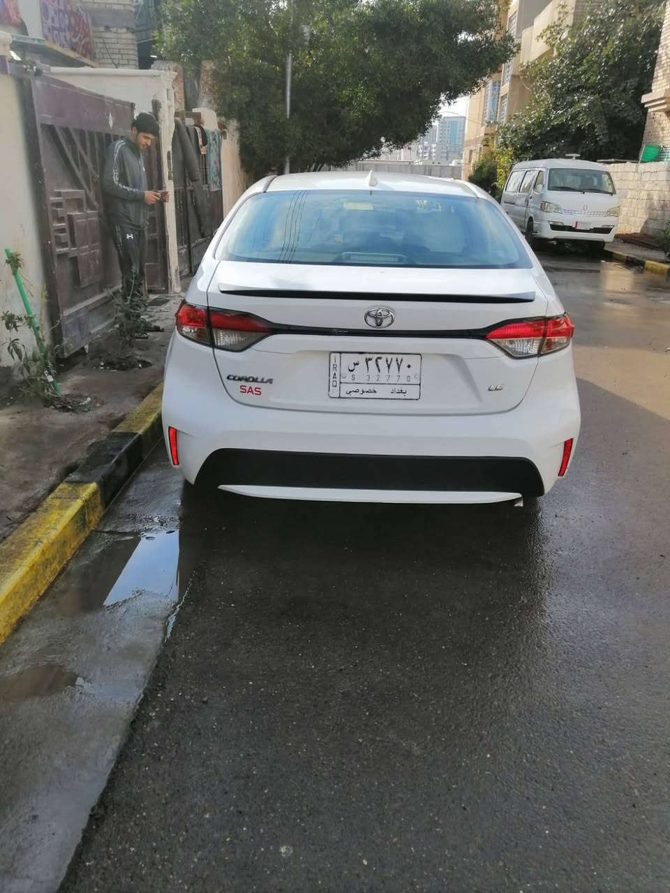 سلام عليكم 
كورله وارد أمريكي 
موديل 2021
ضرر خلفي مثل ما موضح قبق جنطه فقط 
رقم بغداد بسمي
مكاني بغداد حي جهاد 
سعر 155‹ وبيه مجال
تصال ***********
