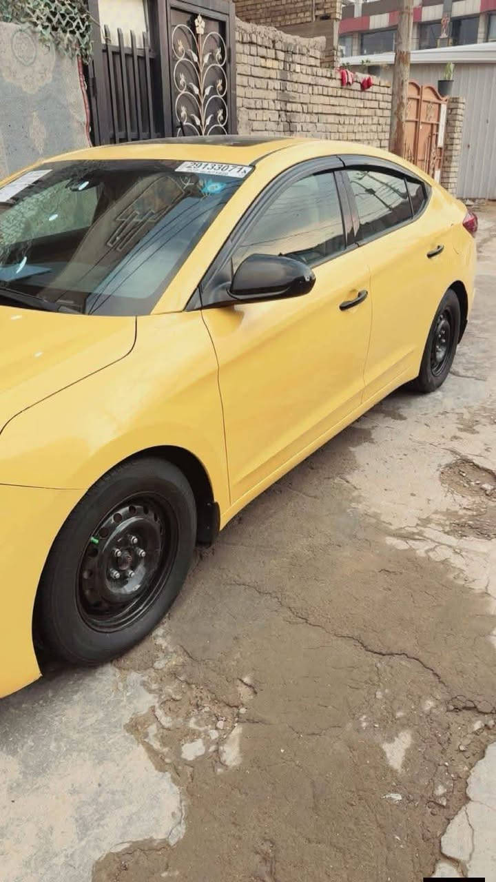 النترا هونداي وارد امريكي 2020
رقم بغداد الدولي الجديد
سنويه جديده 
محرك 2000
كير اوتوماتيك 
تحكمات ستيرن جهتين حاكيه أتصال بلوتوث 
حادثها  قبق جنطة  وبيه منضومه غاز 
السعر 125 وبيها مجال 
للاستفسار ***********
