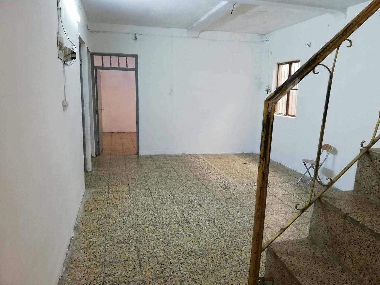 دار للايجار حي الوحدة بالقرب من 
مستشفى السلام مساحة الدار 250متر 
غرفتين نوم هول حمام  مطبخ استقبال 
بدل الايجار/350/الف/
من ضمن الدار محلات 
للاستفسار الاتصال على الرقم 
***********
