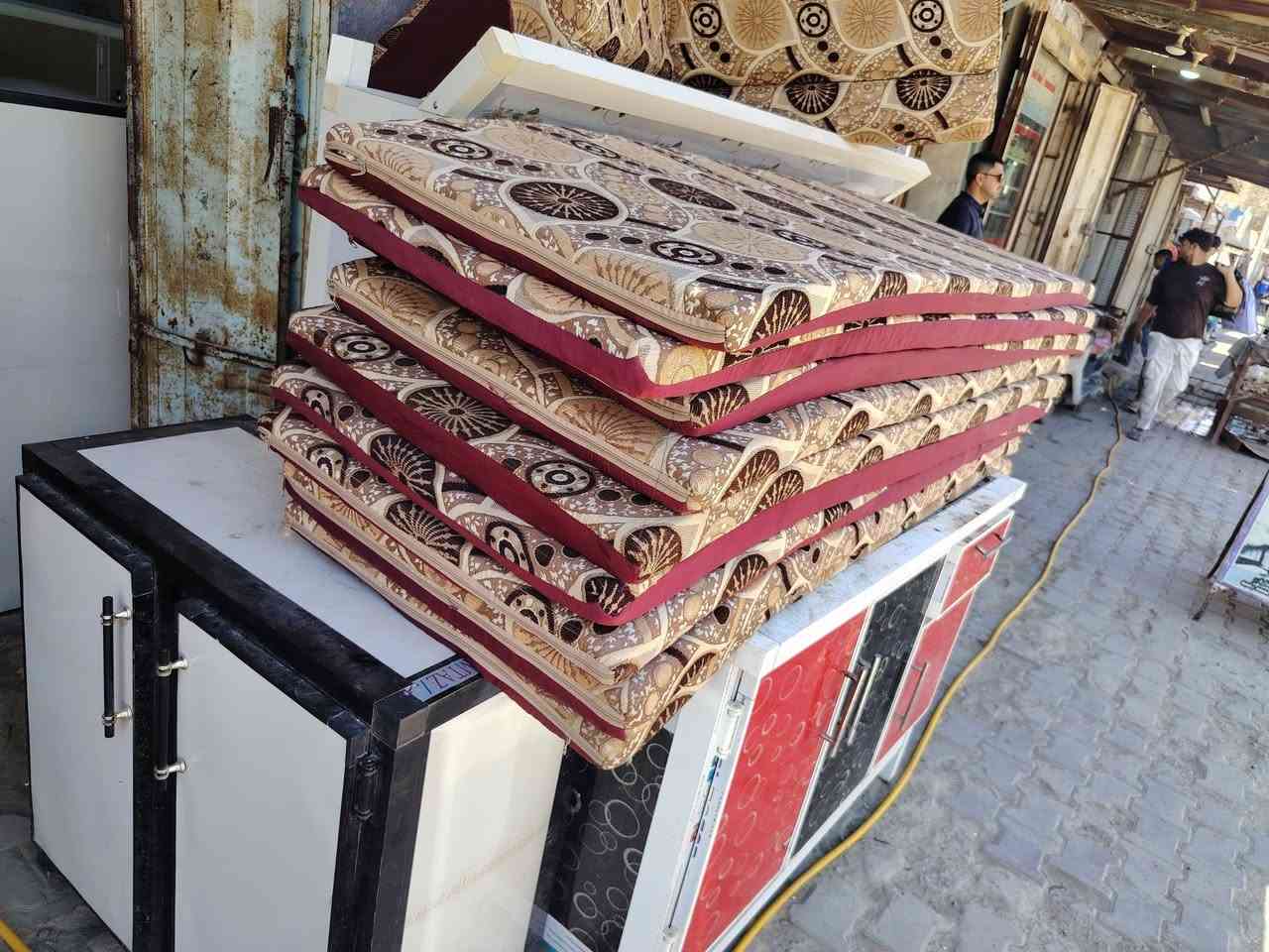 جلسه ونص وجه واحد ستعمال قليل 10 دوشك 18 ضهر 10 تكيه 3 زوايه سعر 350 الف 
***********

