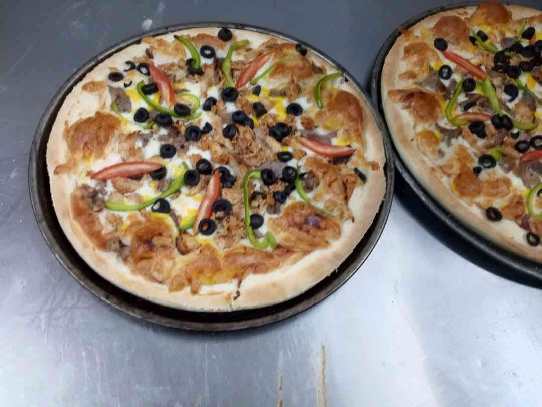 اهلا وسهلا بزبائننا الكرام 😍زبائن مطعم Star food  المميزين دائماً 
نستقبل طلاباتكم يوميا من ساعه 11صباحا والى الساعه الواحده 1ونصف بعد منتصف اليل،🥰  على هذا رقم واكيد بي وتساب 😍
*********** 
***********
خدمة توصيل مجانيه داخل المنطقه العنوان ابو غريب حي شهداء شارع 30 مقابل مجمع كاضم الطبي.
